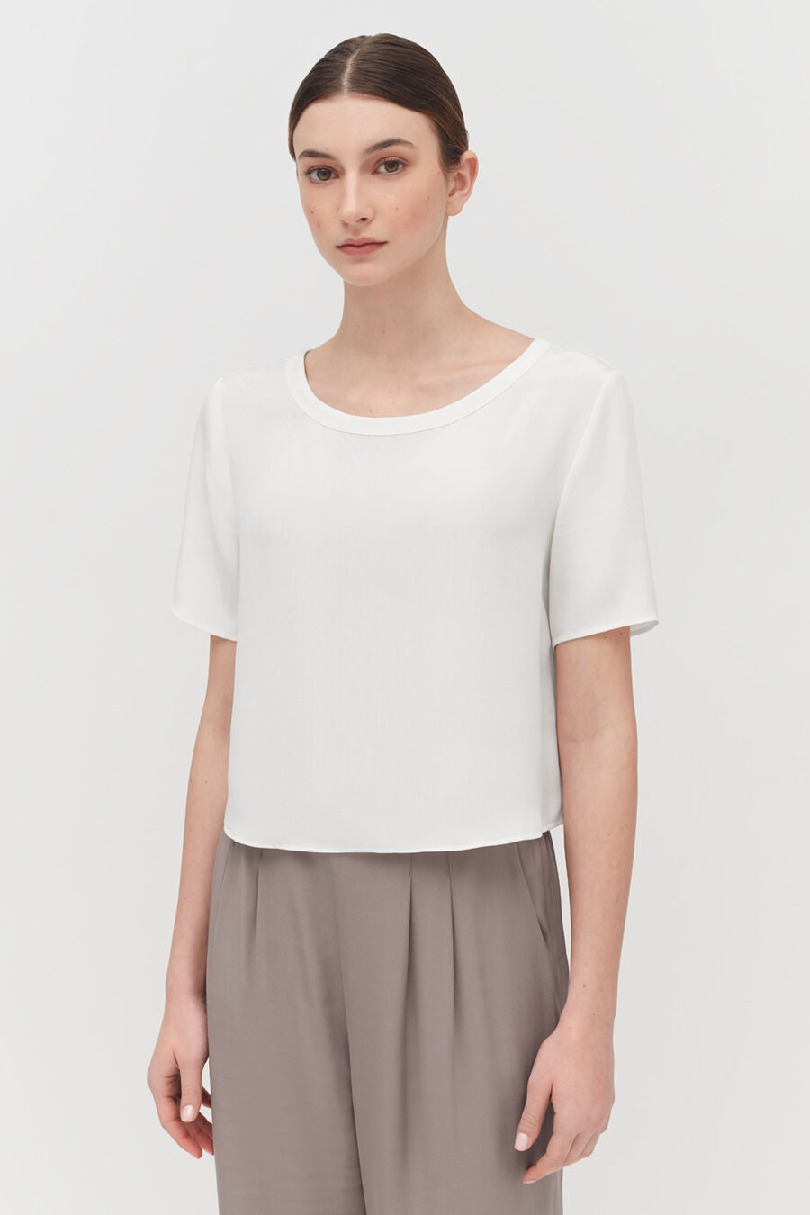 Silk Cropped Crewneck T-Shirt for Women - Soft & Breathable Summer Top - Perfect for Casual Outfits, Beach Days & Layering