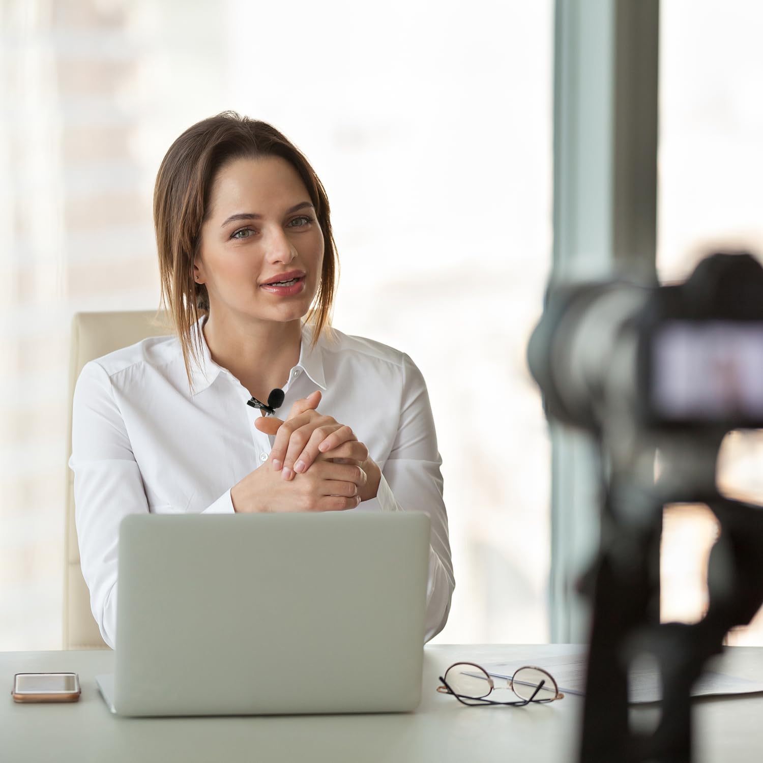 Movo LV1-USB Lavalier Microphone - Clip-On Lapel Mic for iPhone, Android, PC, Mac, Laptop, Camera - 3.5mm & USB Plug - Perfect for Podcasting, YouTube Videos, Live Streaming & Online Meetings
