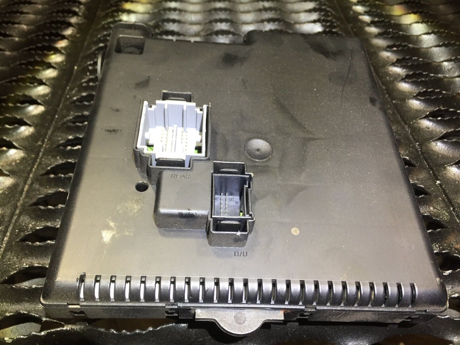 Volvo S60 Rear Fuse Box Relay Module Unit 8688264 OEM - Compatible with 2005 2006 2007 2008 2009 Models - Perfect for Electrical System Repairs & Maintenance