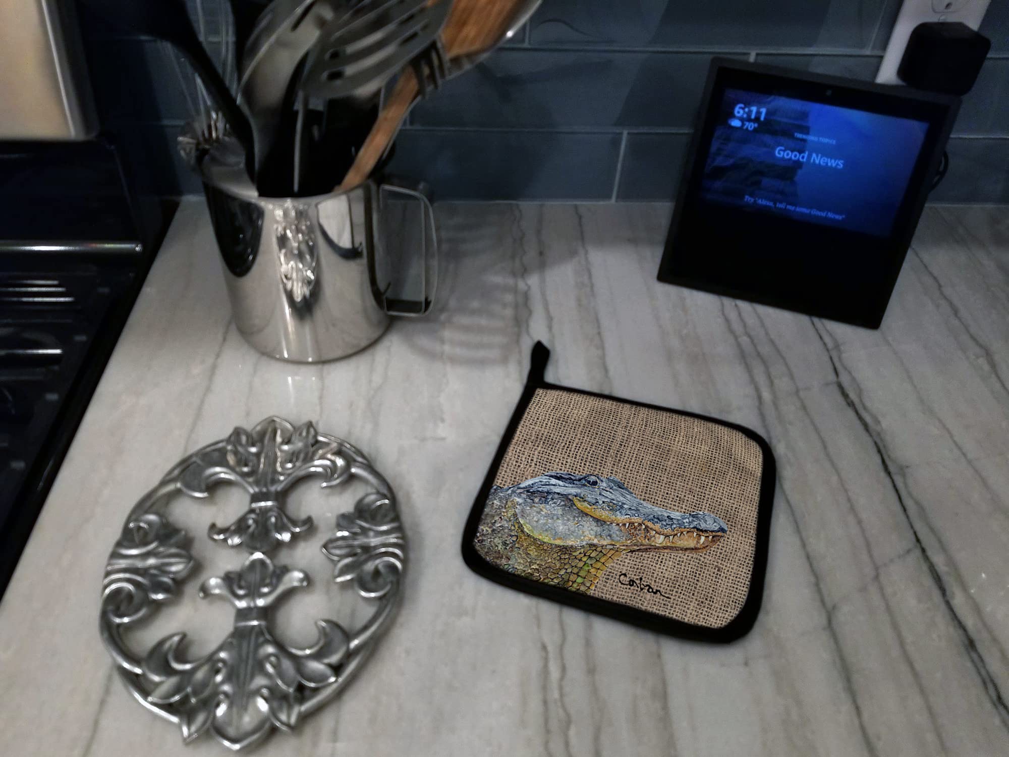 Heat Resistant Alligator Pot Holders Set - 7.5