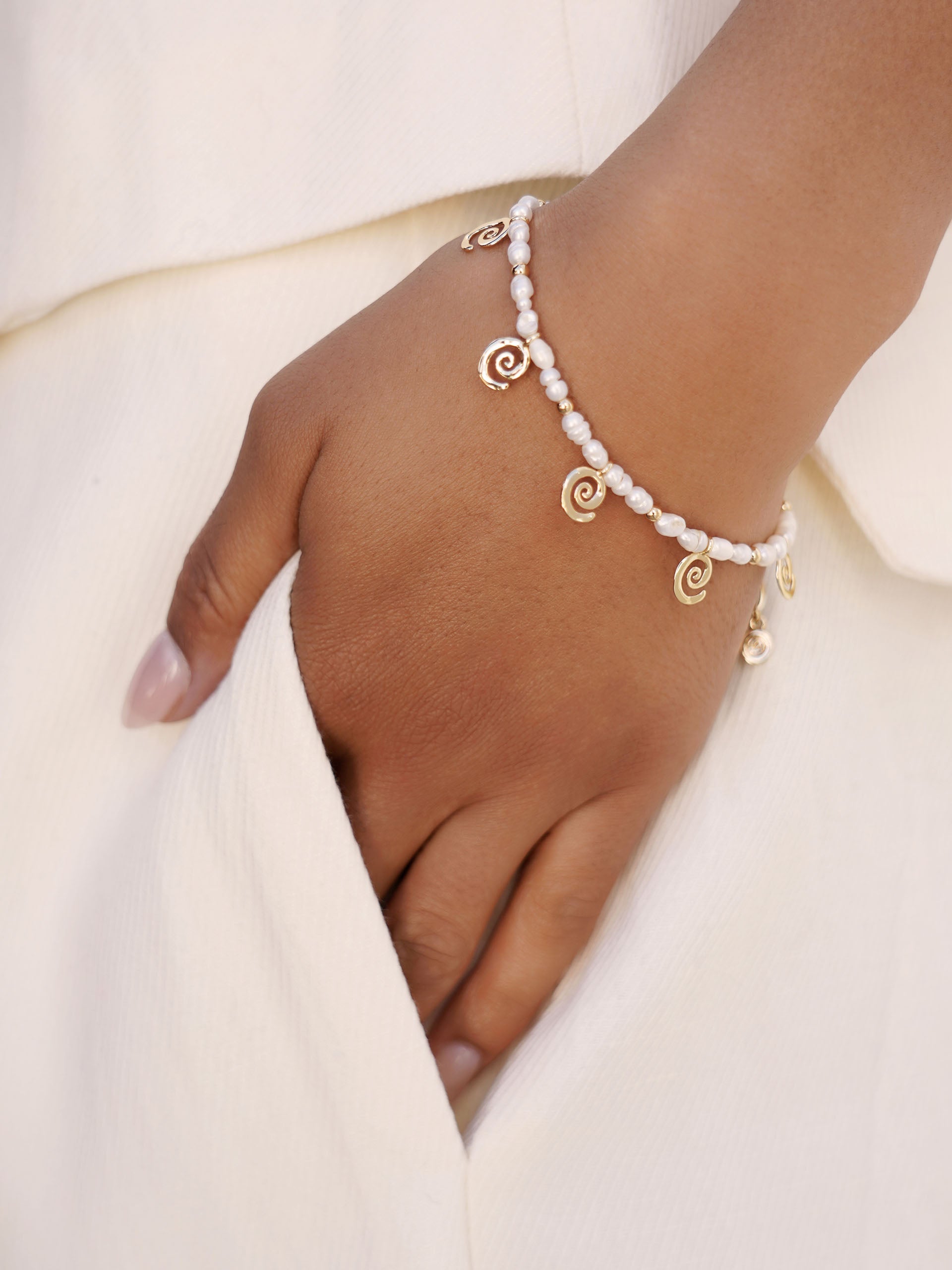 Aura Pearl Bracelet for Women - Elegant & Shiny Natural Pearl Jewelry for Daily Wear, Parties & Special Occasions