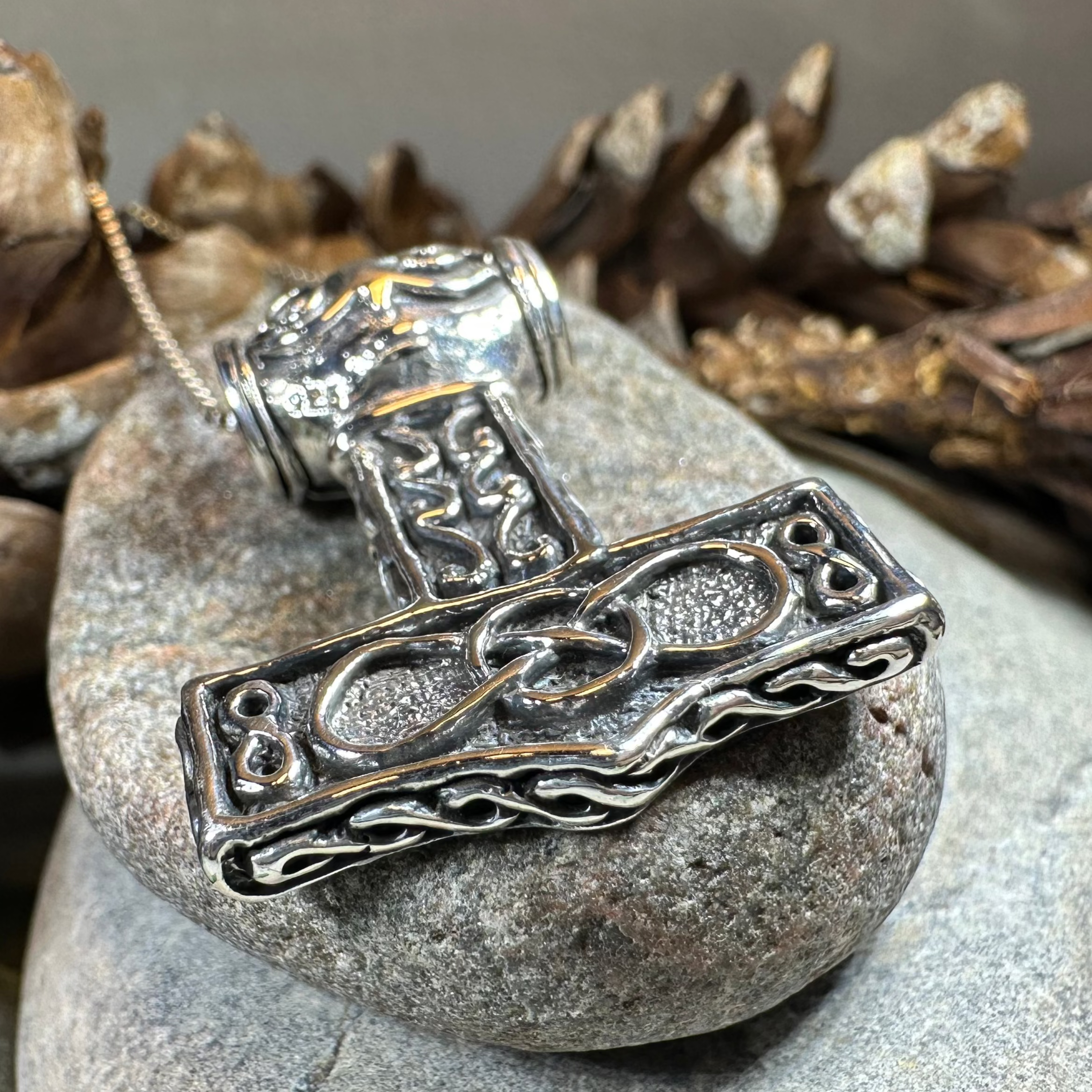 Thor's Hammer Necklace - Viking Mjolnir Pendant for Men & Women - Norse Mythology Jewelry - Perfect for Cosplay, Gifts & Everyday Wear