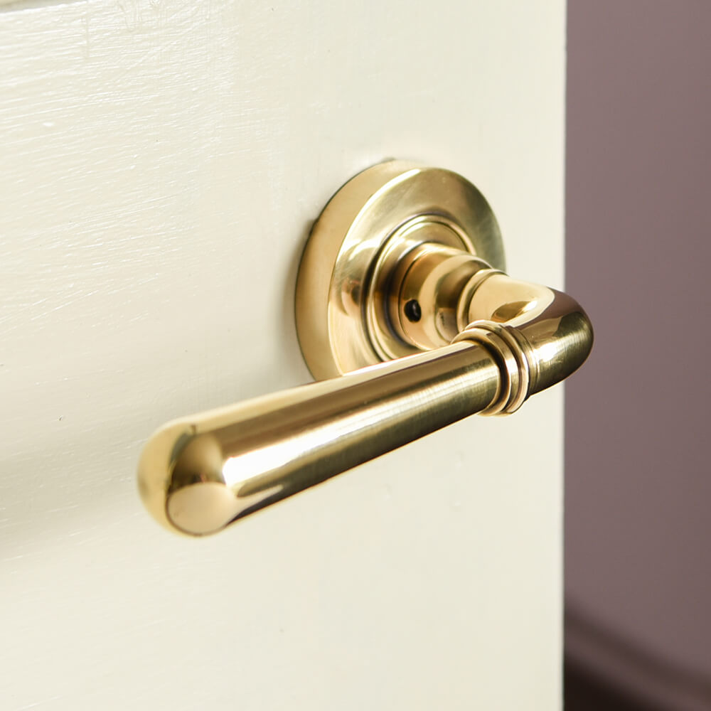Vintage Antique Brass Newbury Lever Door Handles with Concealed Rose - Classic Home Entryway & Interior Door Hardware for Traditional & Victorian Style Houses