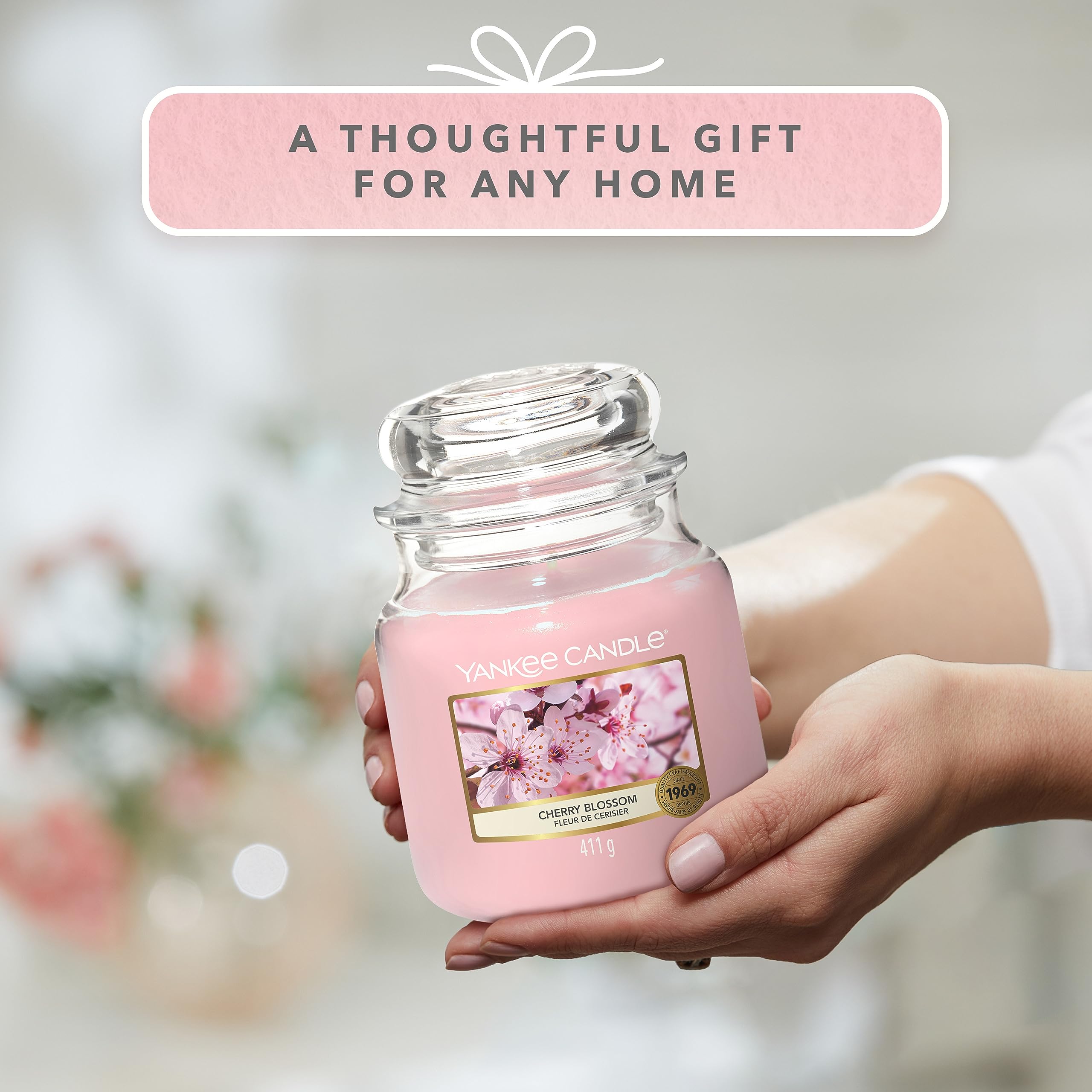 Yankee Candle Cherry Blossom Scented Jar Candle - Medium Size 14.5oz, Pink Floral Home Fragrance for Relaxation, Romantic Ambiance & Gift Giving