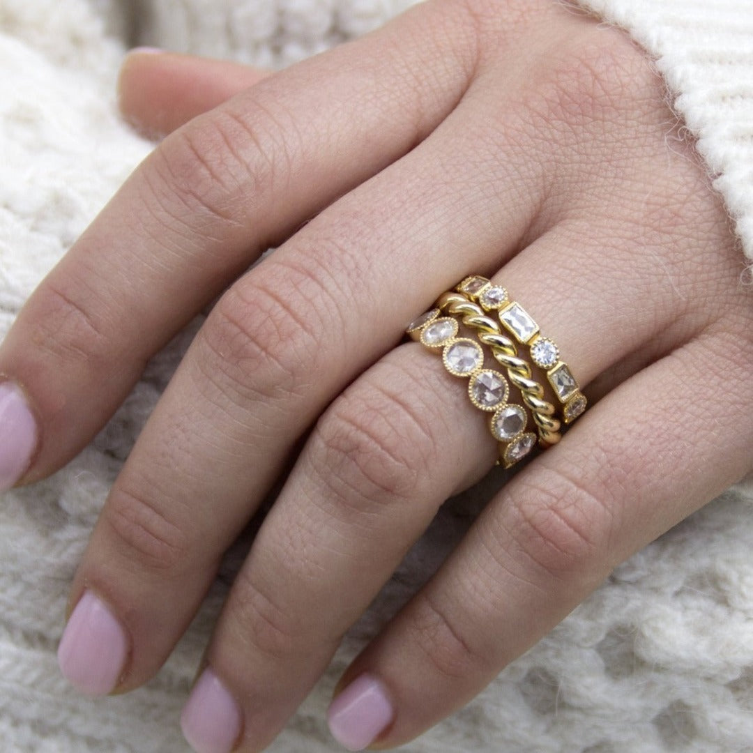 18K Yellow Gold Single Stone Lara Band Ring - Elegant & Durable for Everyday Wear, Weddings & Special Occasions