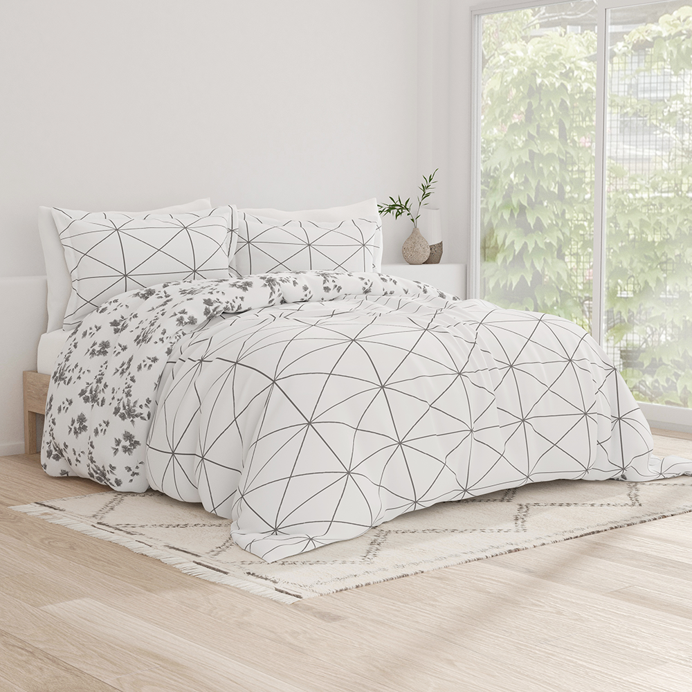 Stylish Reversible 3-Piece Duvet Cover Set with Trendy Floral Pattern - Perfect for Bedroom Decor & Guest Room Makeover
