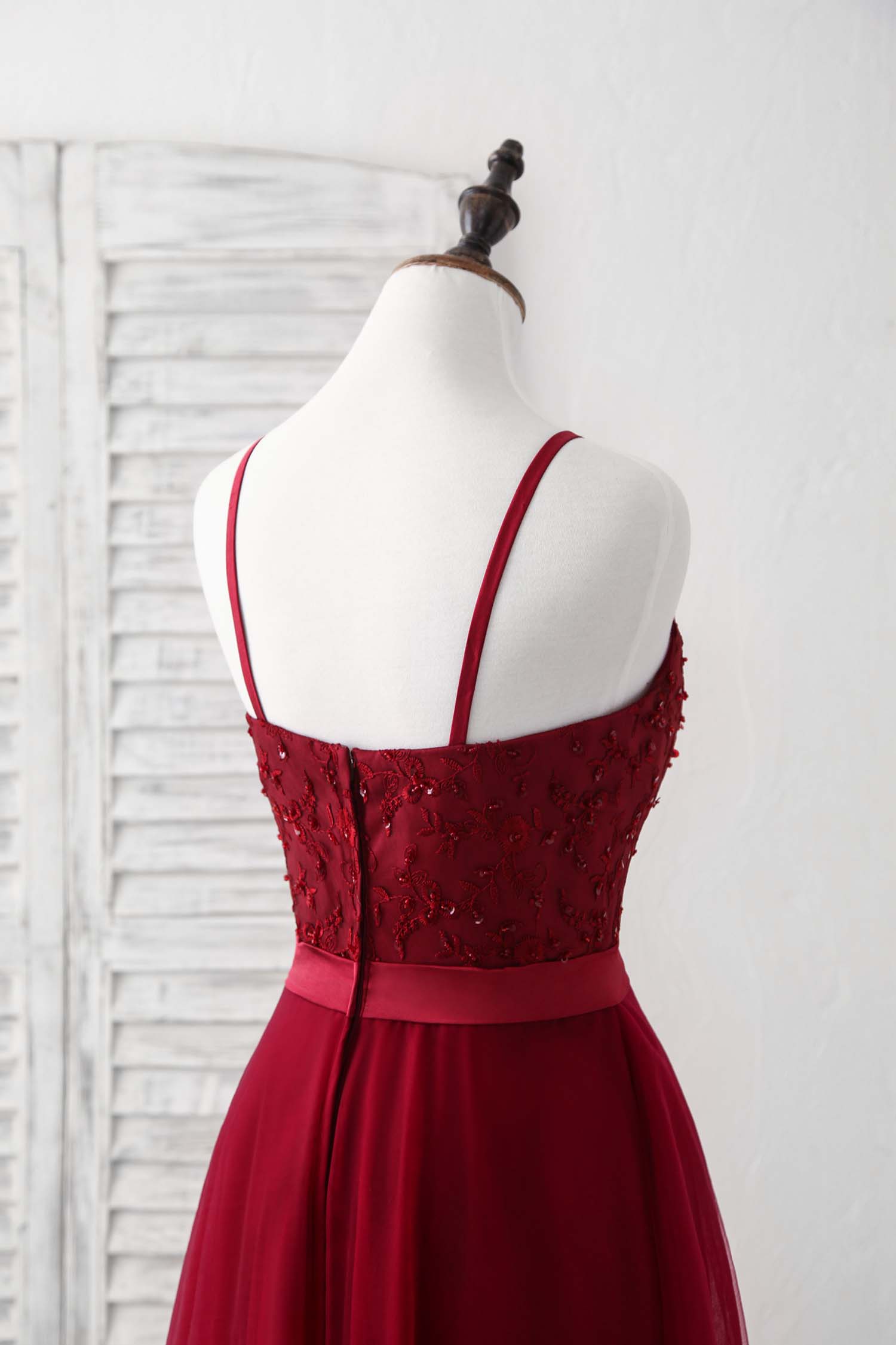Elegant Burgundy Tulle Lace Long Prom Dress & Bridesmaid Gown - Perfect for Formal Dances, Weddings, and Special Occasions