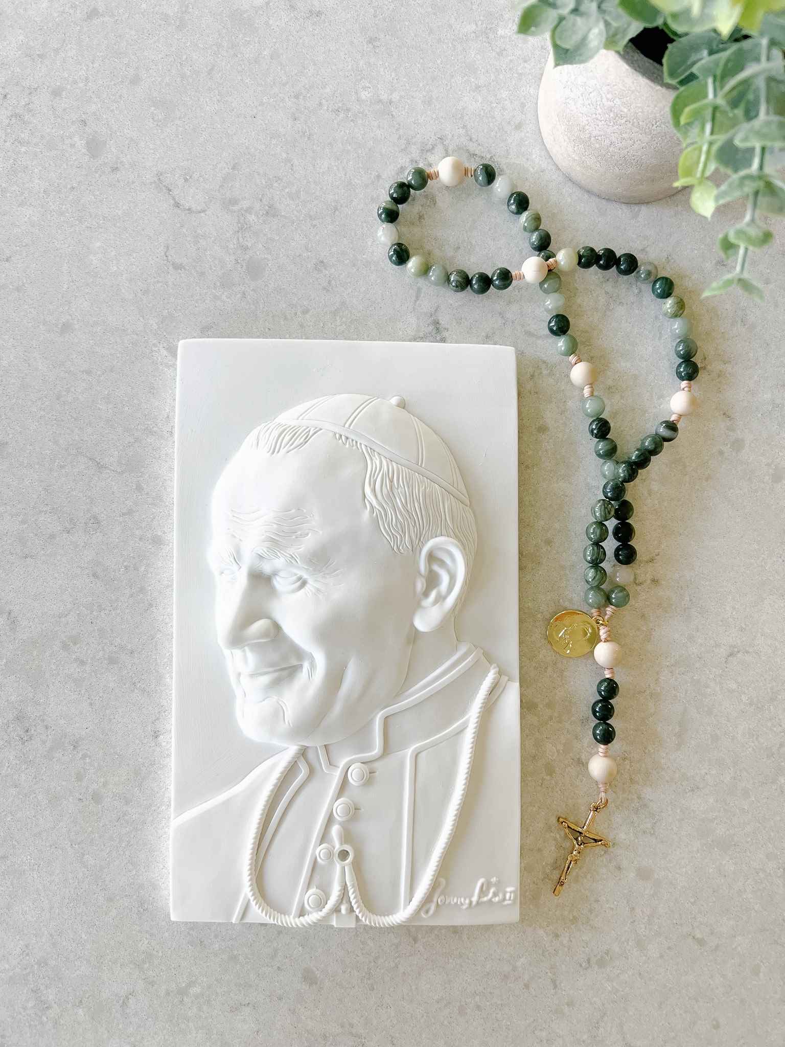 Pope Saint John Paul II Wall Plaque - Religious Home Decor for Catholic Devotion - Perfect for Church, Prayer Room & Gift Giving