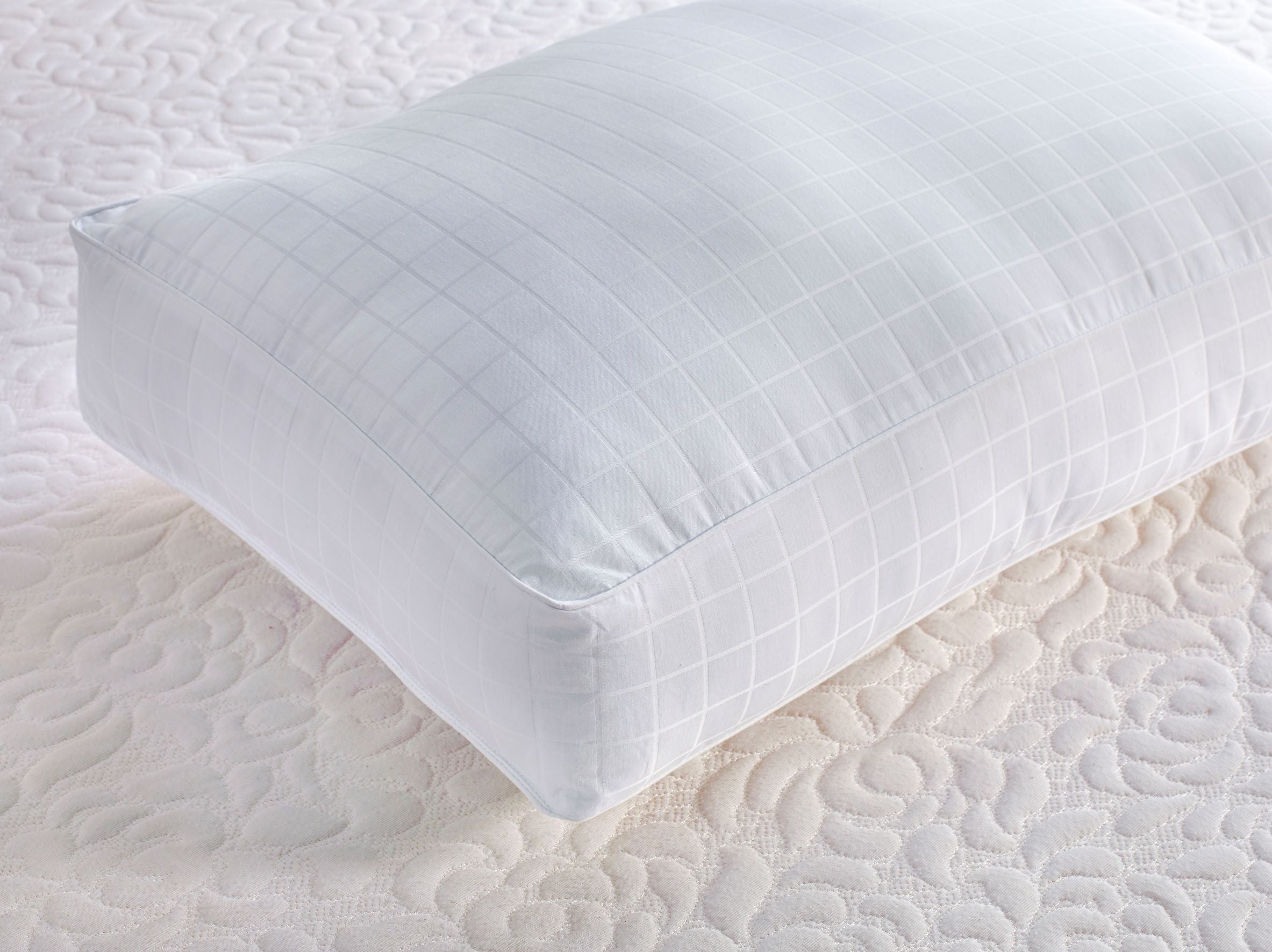 Carpenter Co. Beyond Down Pillow for Side Sleepers - Ultra Soft & Supportive Bed Pillow for Neck & Shoulder Pain Relief - Perfect for Home, Hotel & Travel Use