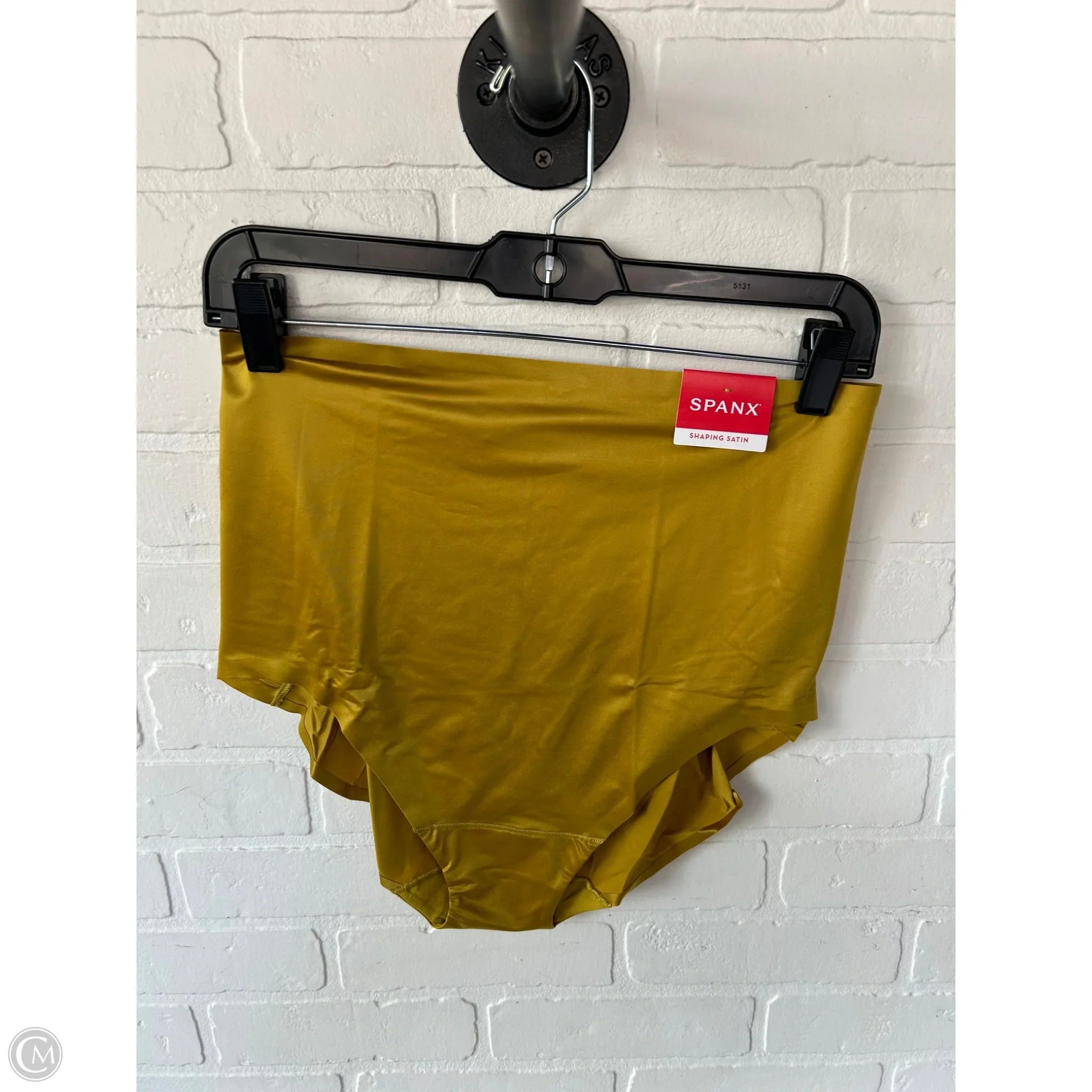 Spanx Accessory Tag - Fashionable & Functional Clothing Label for Organizing Wardrobe & Travel Essentials