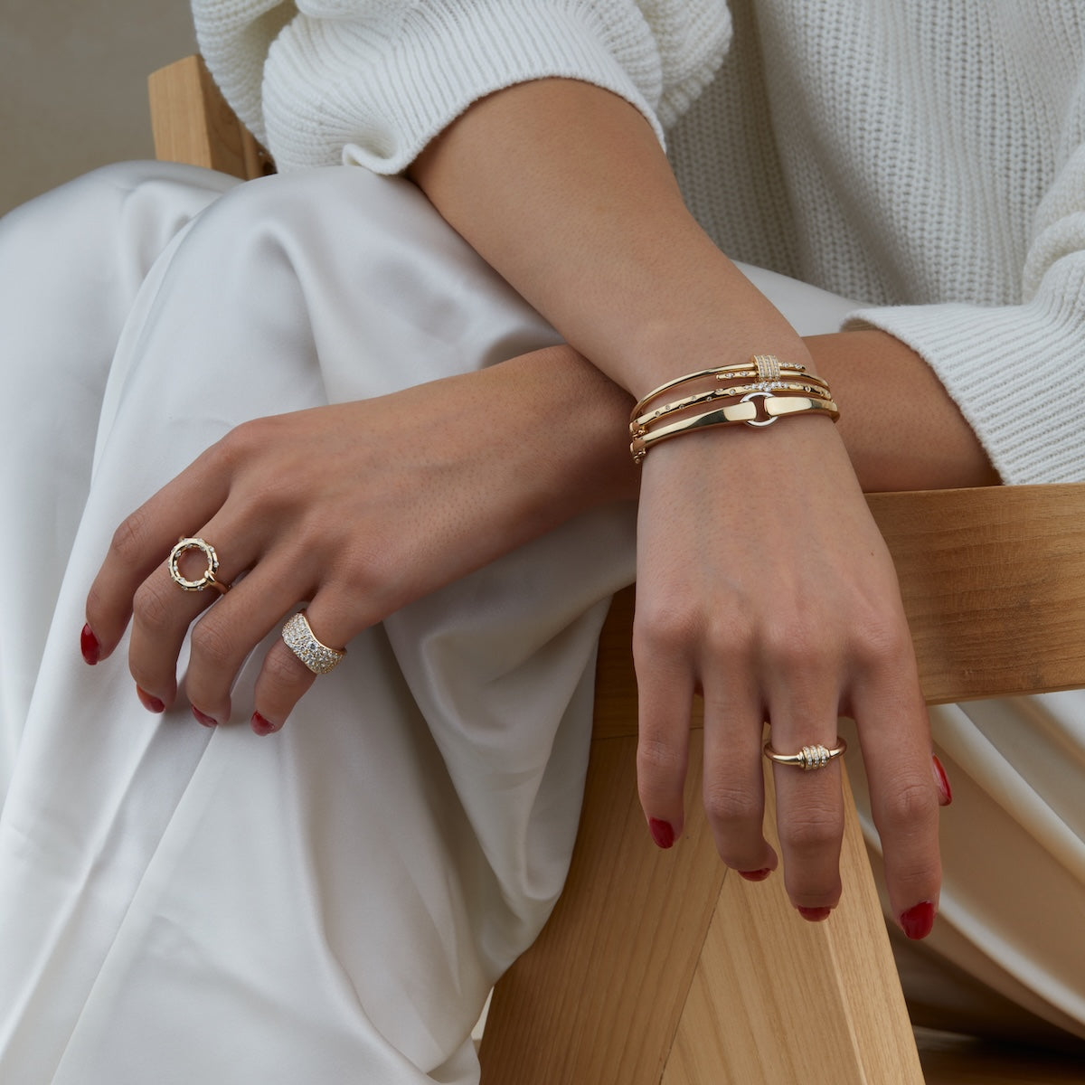 Two-Tone Adjustable Buckle Bracelet for Women - Stylish Fashion Jewelry for Casual & Formal Wear