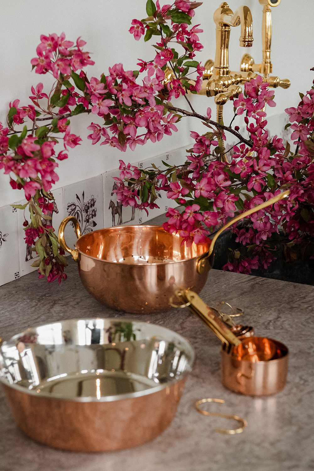 Copper Warming Pan for Hands & Feet - Natural Heat Therapy for Cold Weather & Pain Relief - Perfect for Winter, Arthritis & Relaxation