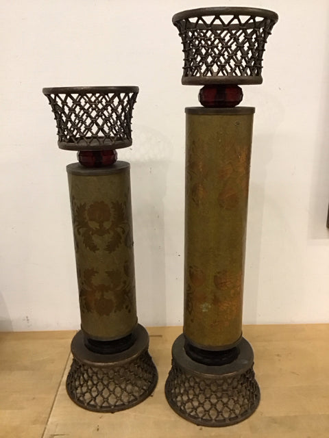 Elegant Set of 3 Tall Metal Candle Holders for Dining Table, Wedding Centerpiece, and Home Decor - Rustic & Modern Candle Stands for Pillar Candles