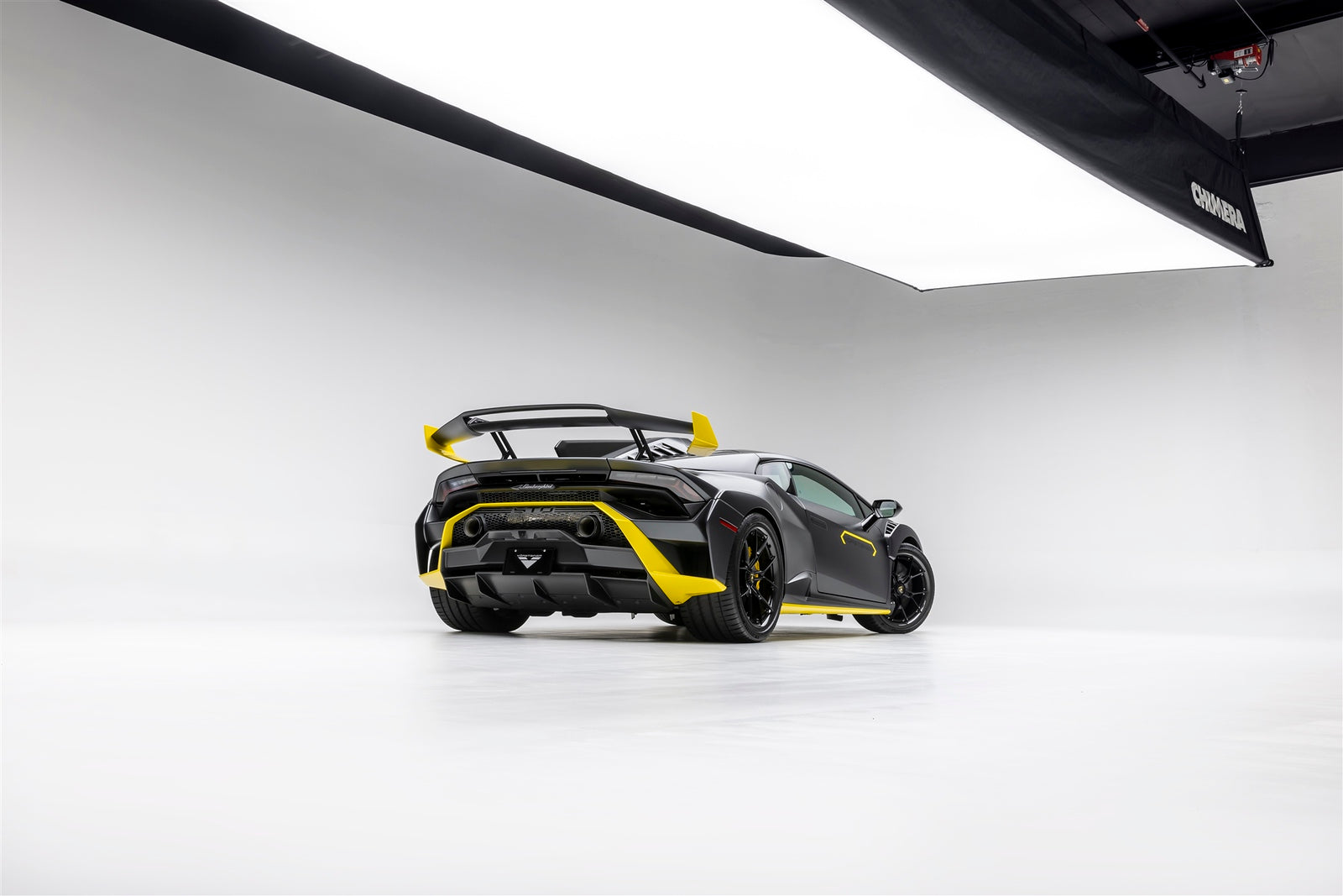 Lamborghini Huracan STO VMPC 208 Diecast Model Car - 1:18 Scale Collectible Supercar Replica for Display & Racing Enthusiasts - Perfect for Home Office Decoration, Car Showcases, and Gift Giving