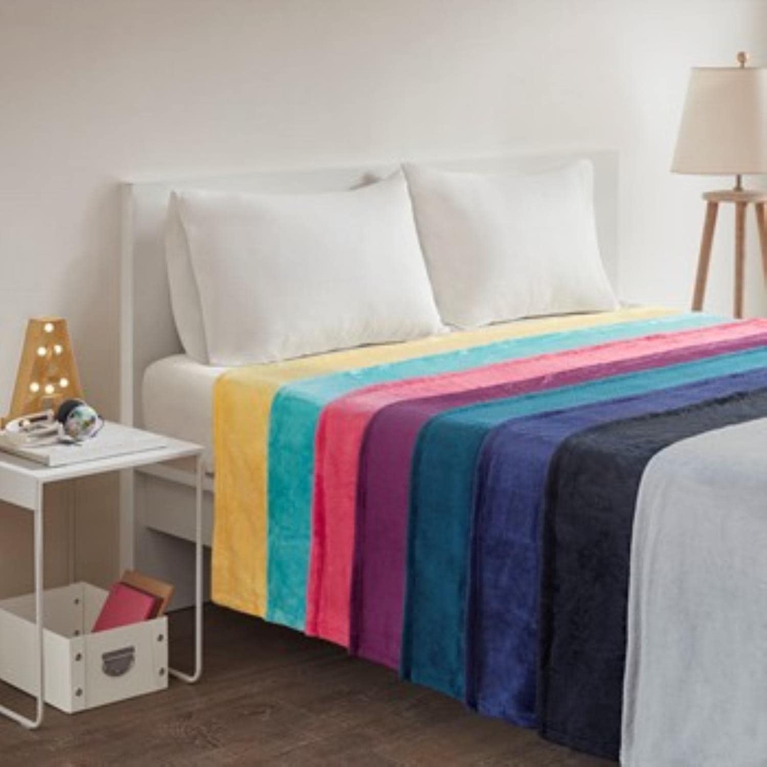 Premium Oversized Plush Throw Blanket - Soft Luxury All-Season Microlight Cover for Bed, Couch, Full/Queen Size - Aqua Blue - Perfect for Cozy Nights, Movie Time & Home Decor