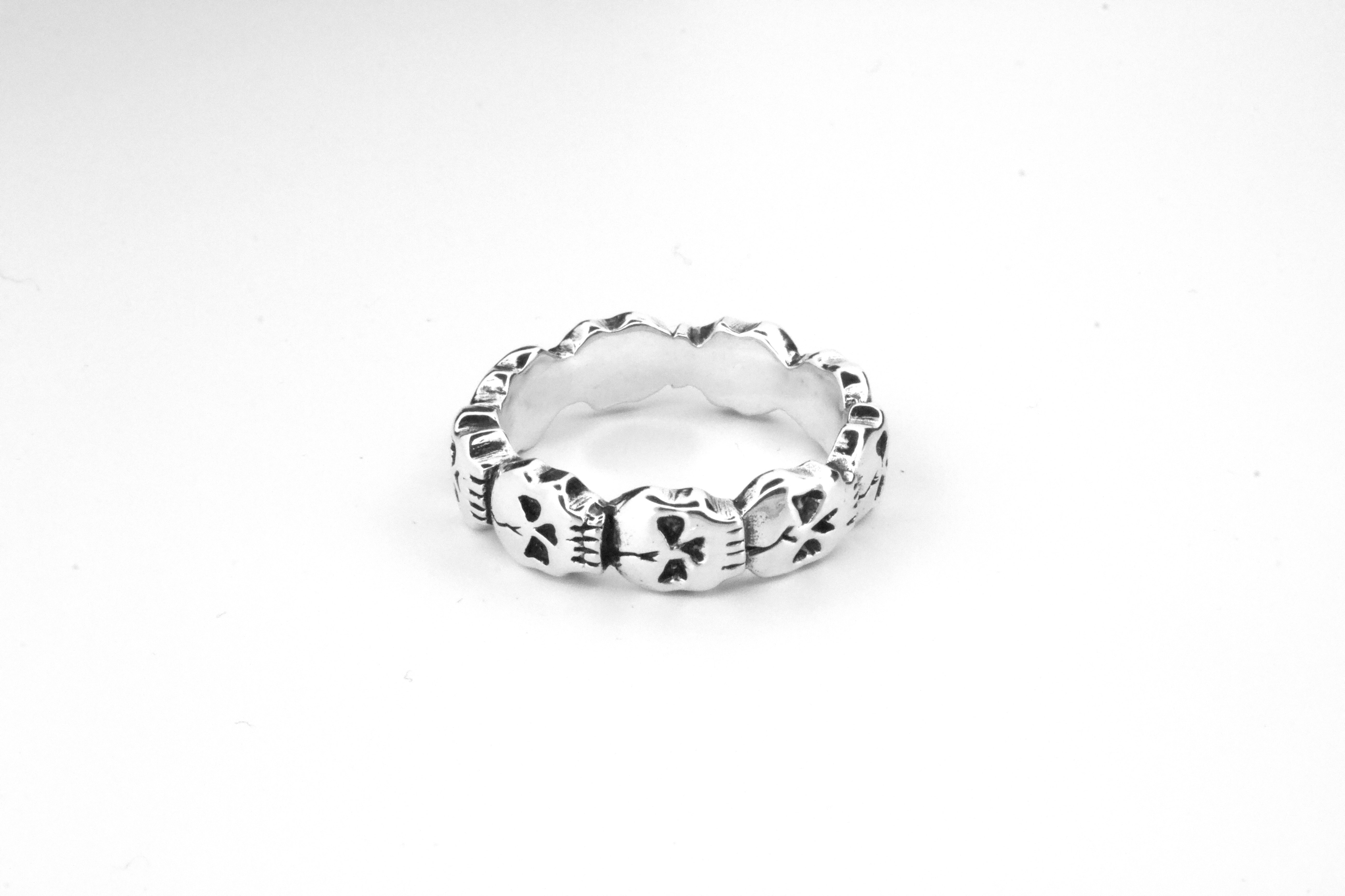 Skulls Band - Gothic Punk Rock Bracelet for Men & Women - Perfect for Concerts, Halloween & Alternative Fashion