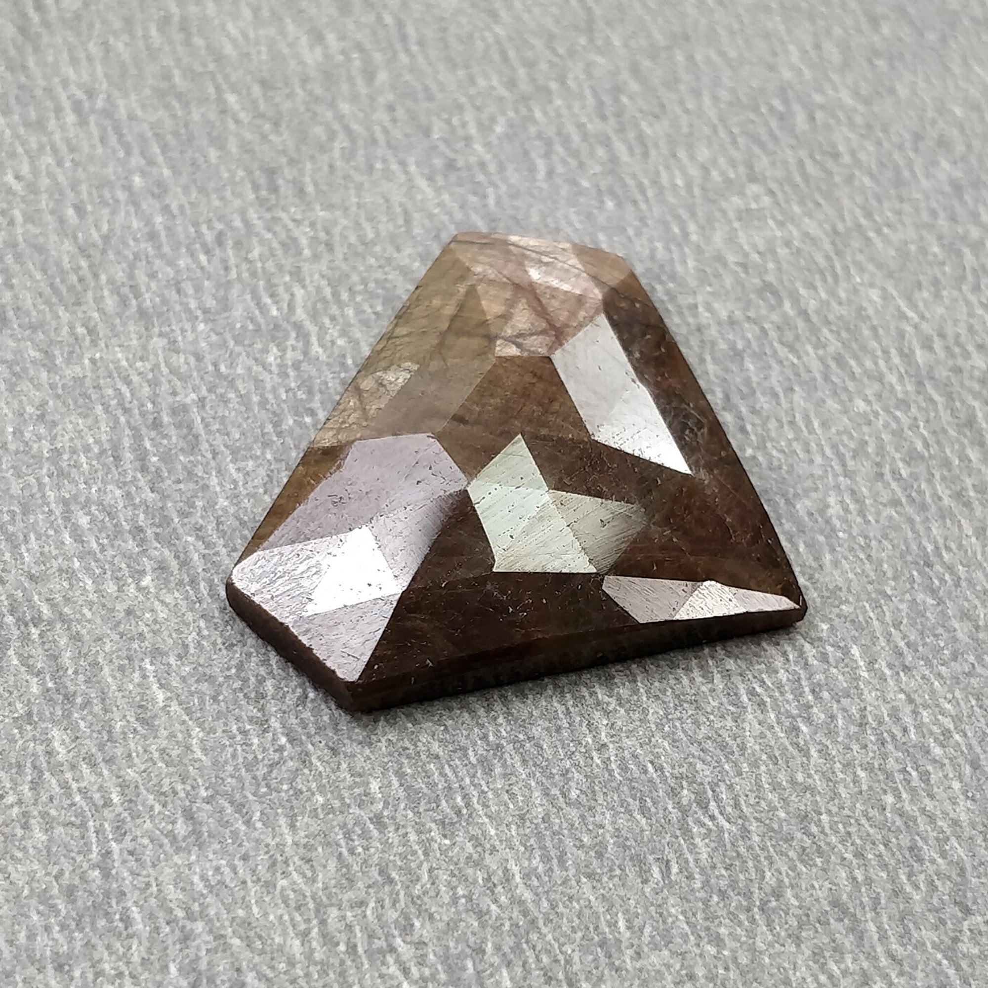 15.30cts Natural Untreated Golden Brown Chocolate Blue Sapphire Gemstone - Step Cut 22.5x19mm Uneven Shape (with Video) | Perfect for Jewelry Making, Engagement Rings & Luxury Gifts