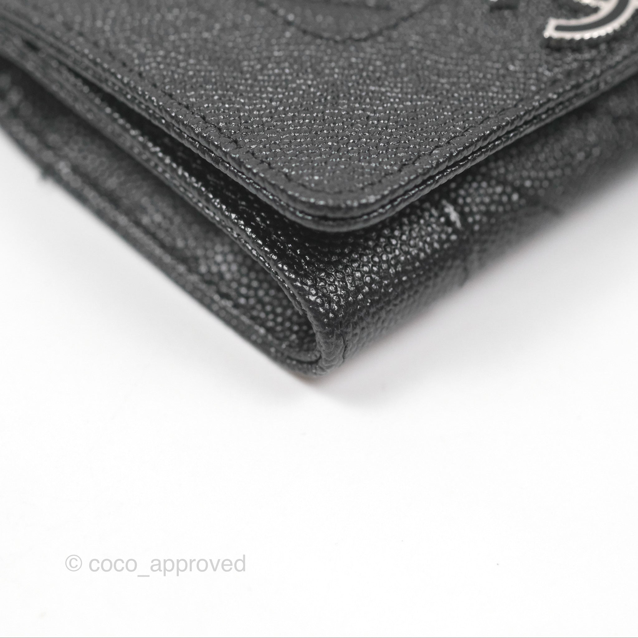 Chanel Chevron Mademoiselle Card Holder in Iridescent Black Caviar Leather with Silver Hardware - Perfect for Everyday Luxury & Compact Wallet Organization