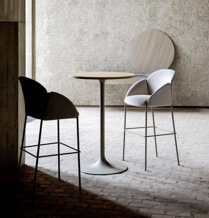 Artifort Andrea Stool - Modern Wooden Bar Stool for Kitchen, Dining & Living Room - High-Quality Home & Office Seating Furniture