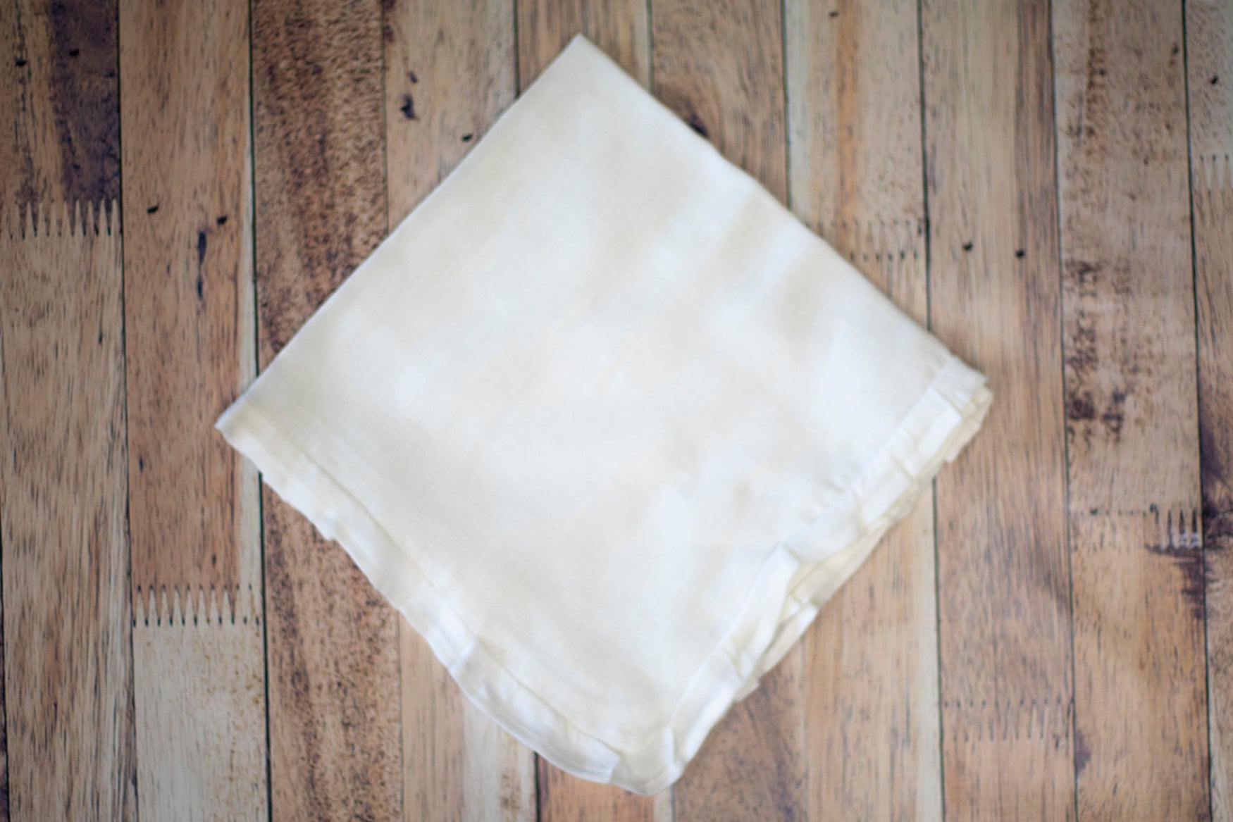 Elegant Duchess Ruffle Napkins 17x17 Inches - Set of 4 Premium Cotton Napkins for Formal Dining, Wedding Decor & Special Occasions