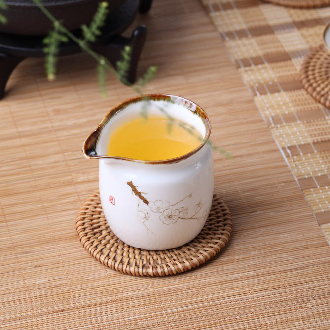 White Porcelain Lotus Tea Cup - Elegant Chinese Ceramic Tea Cup for Tea Ceremony, Home Decor, and Gifts - Perfect for Green Tea, Herbal Tea, and Meditation