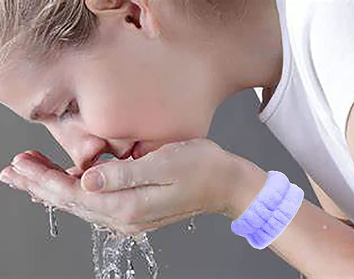 **Microfiber Face Washing Wristbands – Absorbent Wrist Towel for Skincare & Makeup, Prevents Water & Cleanser Drips (Blue, Purple) – Ideal for Daily Face Wash & Beauty Routines**