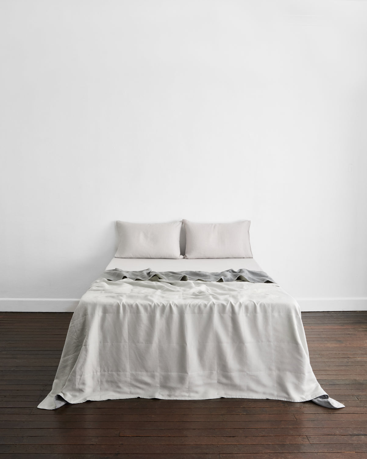 Mineral & Fog Two-Tone Quilt - Soft & Stylish Bedding Set for All Seasons - Perfect for Cozy Nights, Guest Rooms, and Home Decor