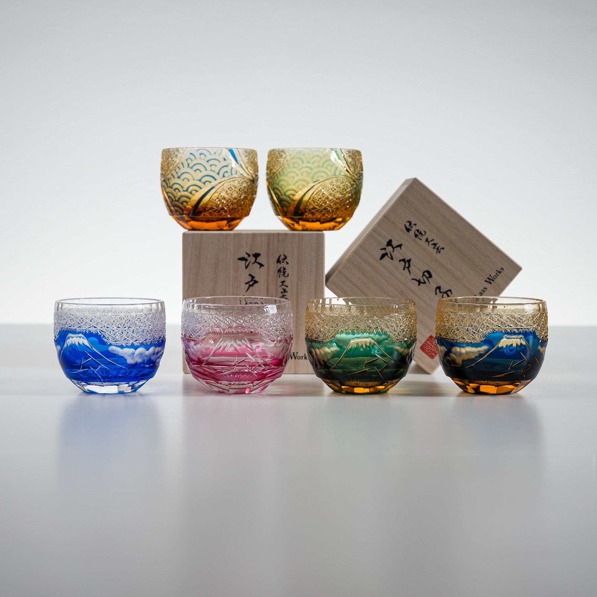 Premium Yamada Crystal Glass Sake Cups with Mt. Fuji Design - Amber & Blue Japanese Drinking Glasses for Sake, Whiskey & Cocktails - Elegant Gift for Home Bar & Asian Dining Experience