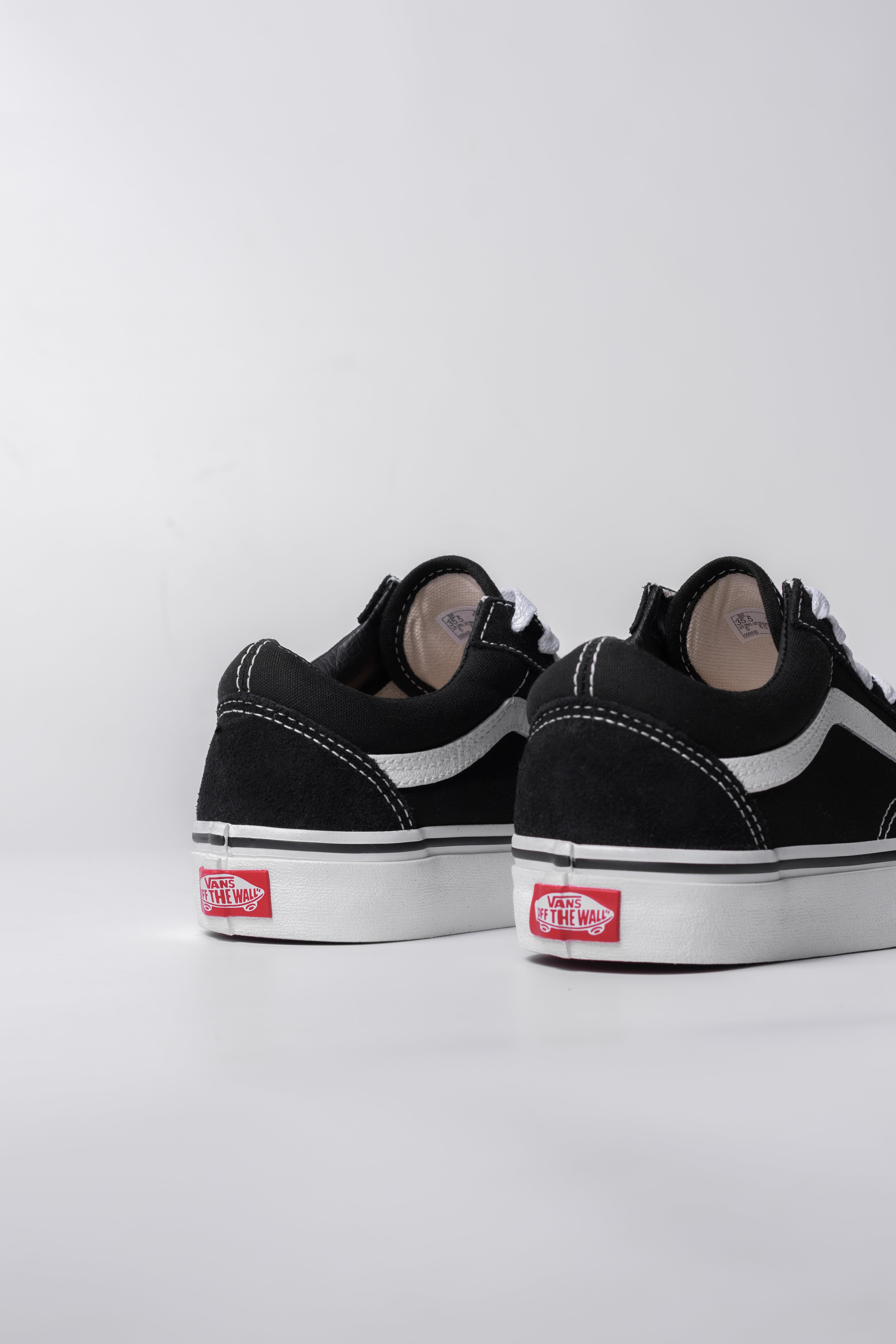 Vans Old Skool Unisex Skate Shoes - Black & White Classic Sneakers for Men & Women | Perfect for Skateboarding, Streetwear & Casual Outfits
