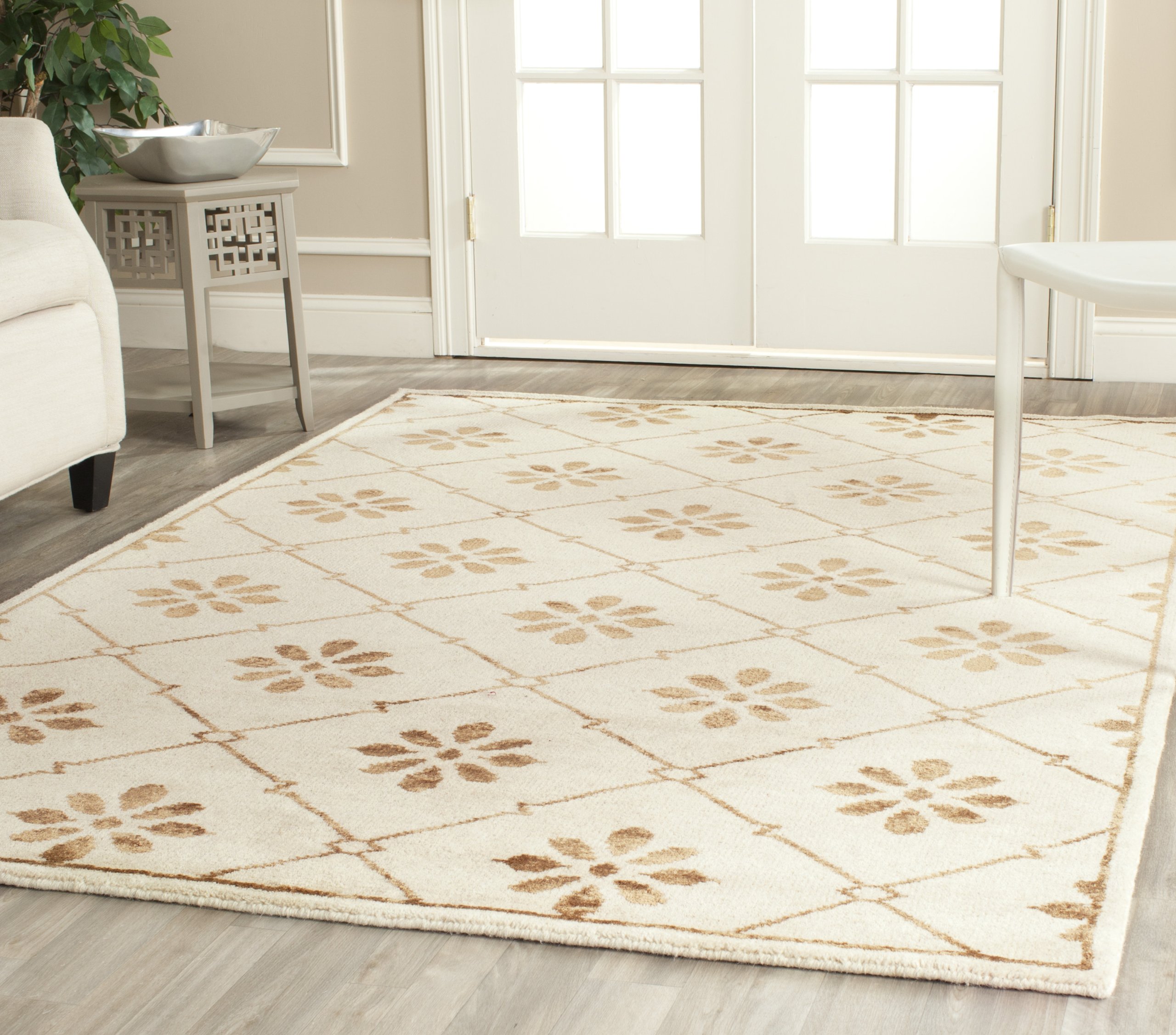 SAFAVIEH Mosaic Collection Hand-Knotted Wool & Viscose Area Rug - 5' x 8' Cream & Light Brown Oriental Rug for Living Room, Bedroom, Dining Room - Durable High Traffic Floor Covering for Home Decor (MOS154A)