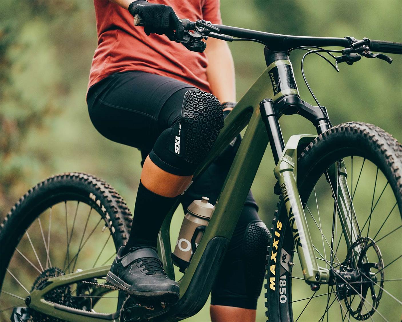 iXS Flow XTG Knee Pads - Lightweight & Durable Motorcycle Knee Protection for Off-Road & Mountain Biking - Perfect for Trail Riding & Extreme Sports