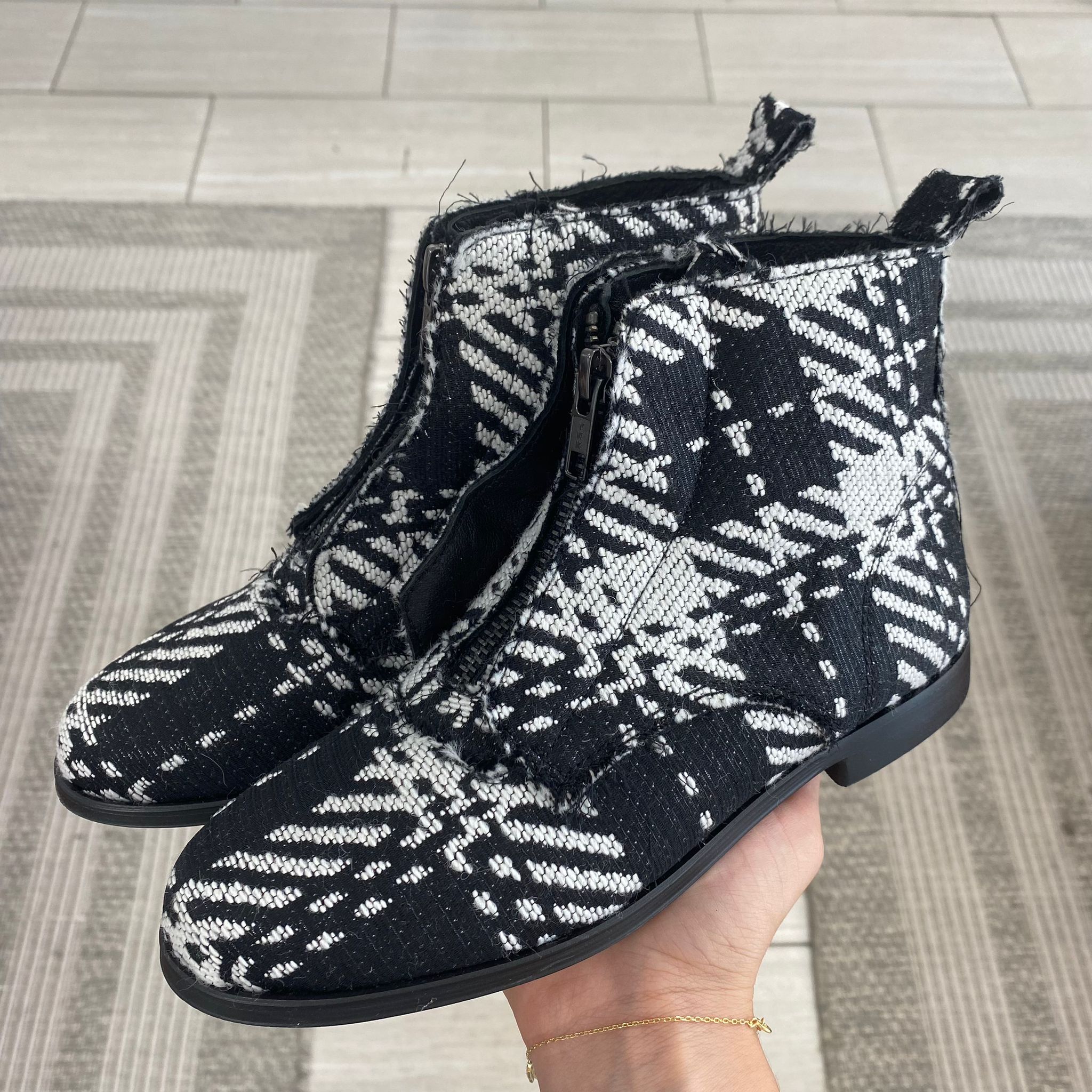 Blublonc Women's Black and White Plaid Front Zipper Booties - Stylish Ankle Boots for Fall & Winter, Perfect for Office, Casual Outfits and Date Nights