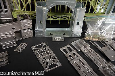 Lionel HellGate Bridge Train Set - Original Model with Extra Track Pieces for O Gauge Layouts - Perfect for Model Train Enthusiasts and Railroad Displays