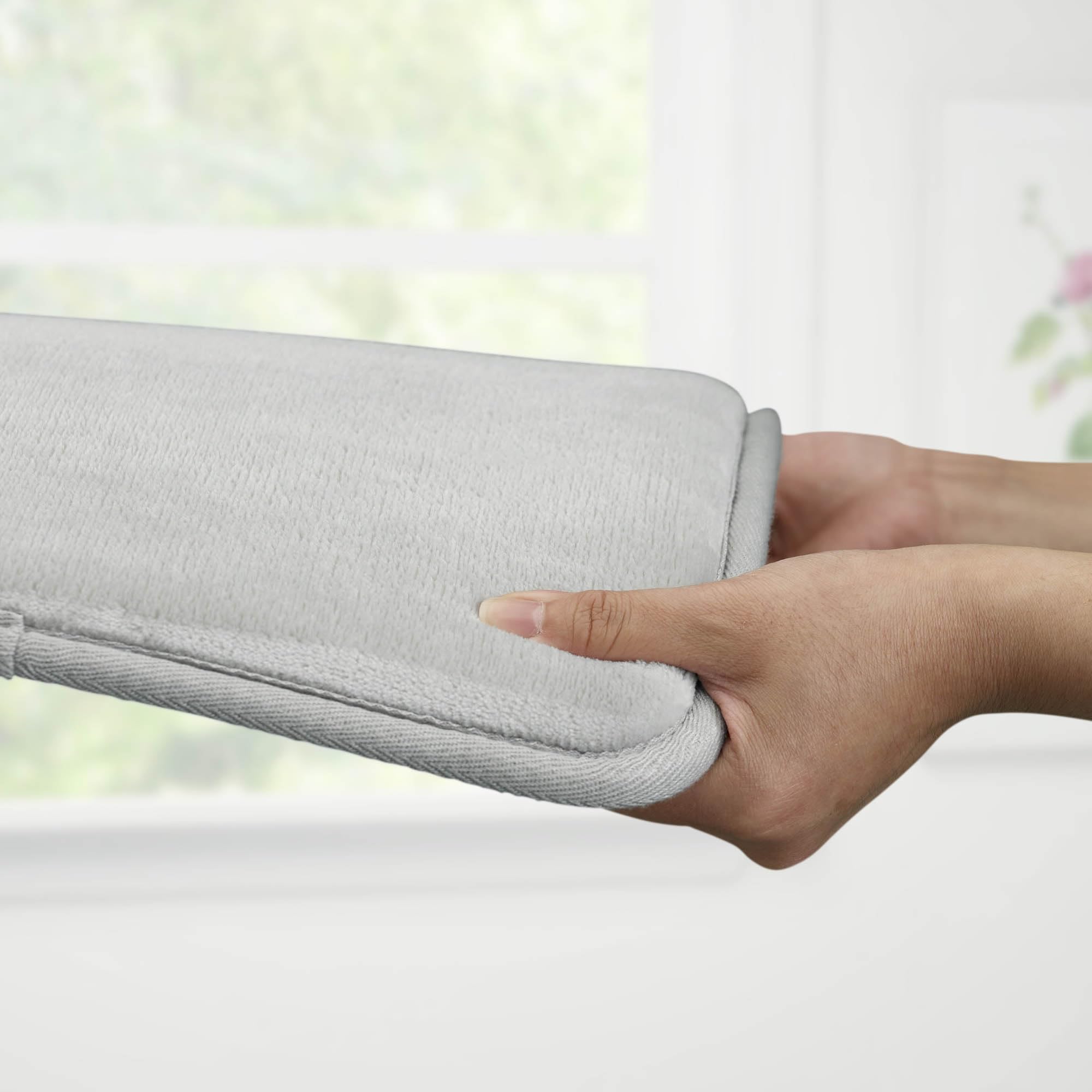 Genteele Memory Foam Bath Mat - Non-Slip Absorbent Super Soft Velvet Bathroom Rug (24