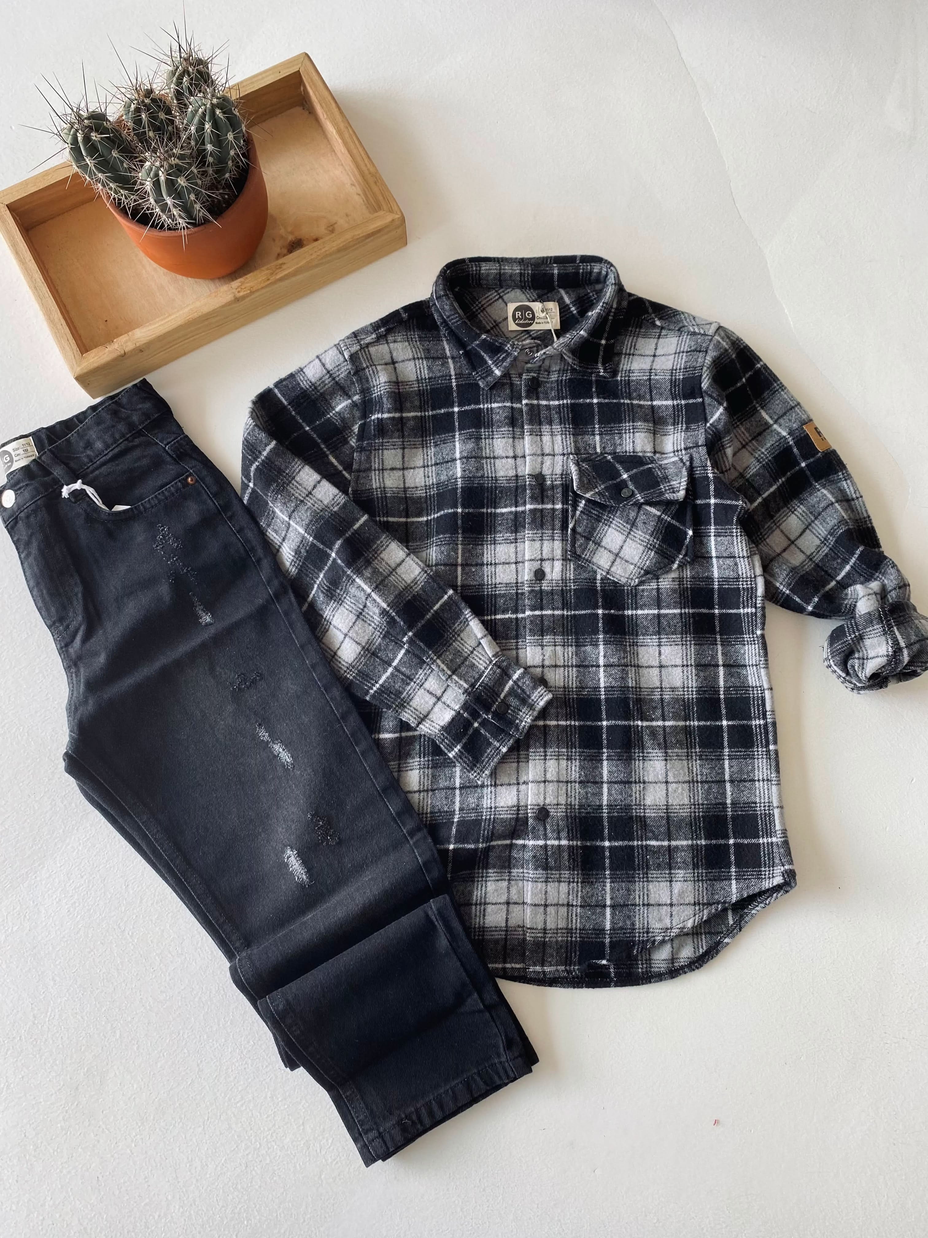 Men's Flannel Shirt with Snap Buttons and Chest Pocket - Durable Lumberjack Shirt for Outdoor Work, Camping & Casual Wear