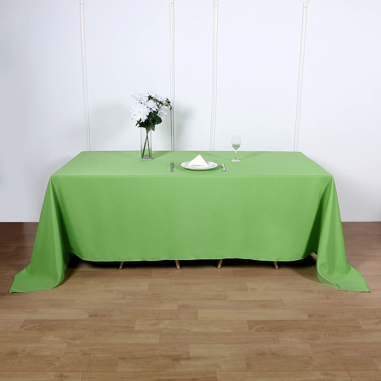 90''x132 Inch Rectangle Polyester Tablecloth - Wrinkle-Free, Soft Solid Dinner Table Cover for Buffet, Wedding, Party & Events - Apple Green - Perfect for Banquets, Restaurants, and Home Dining Decor