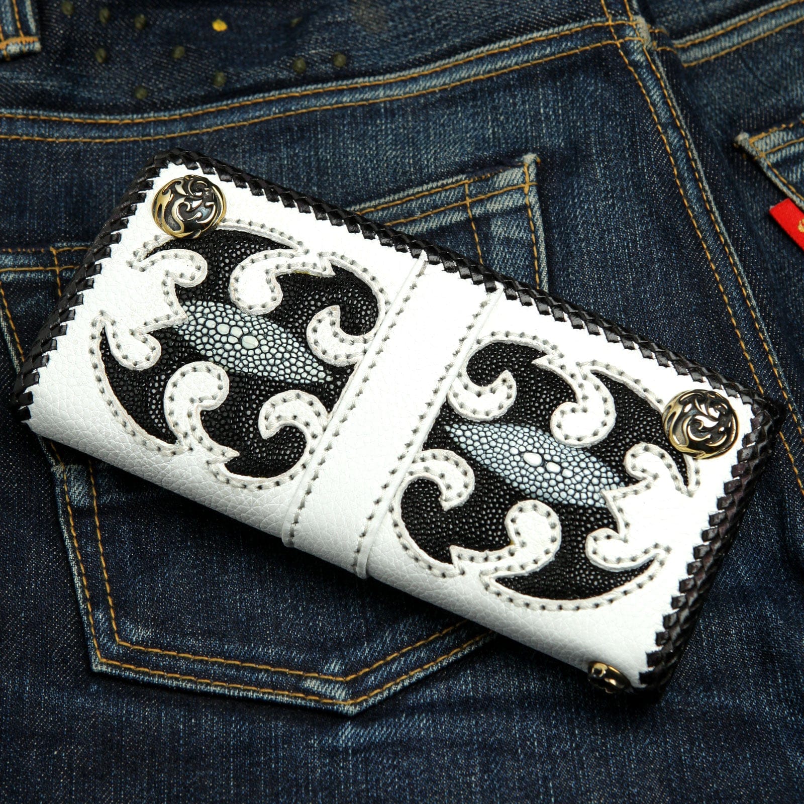 Genuine White Leather Biker Wallet with Scorpion Carving - Stylish & Durable Motorcycle Wallet for Men - Perfect for Riding, Travel & Everyday Use