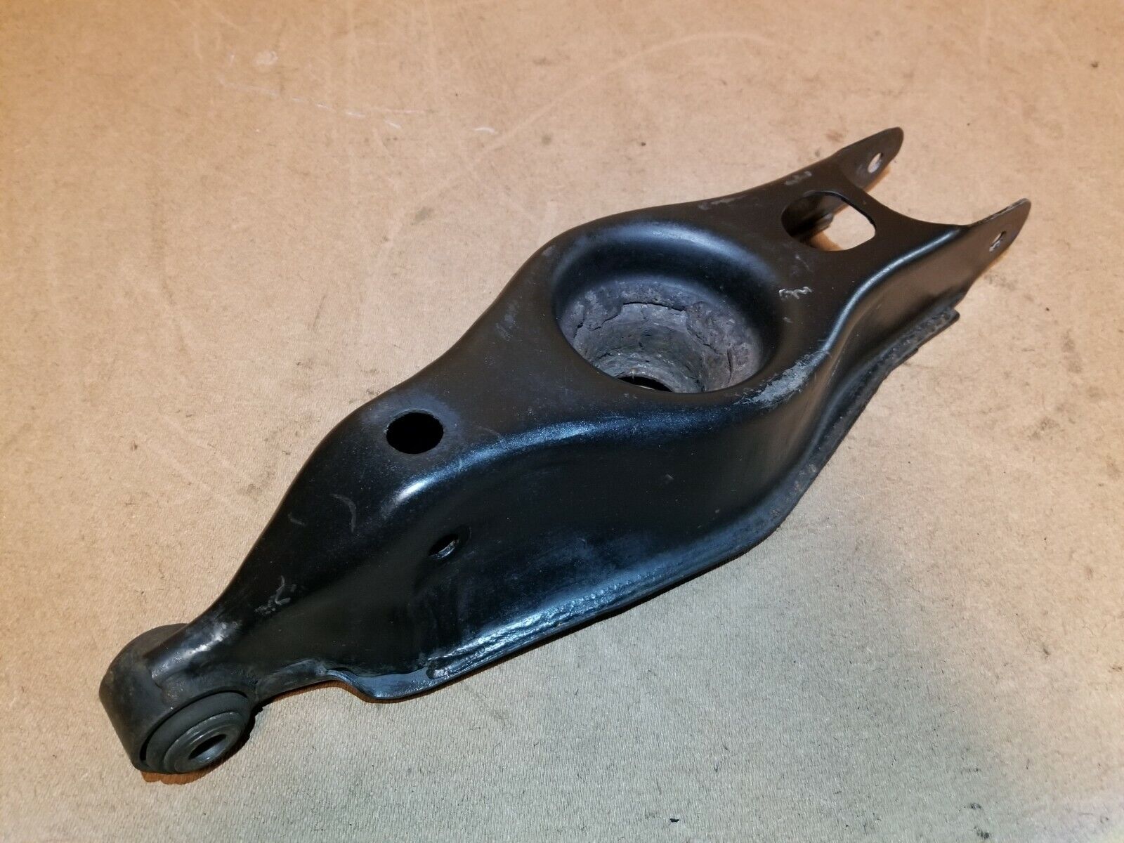 2005-2007 Dodge Magnum 5.7L V8 Rear Left Lower Control Arm - Driver Side OEM Replacement Part - Perfect for Suspension Repair & Performance Upgrades