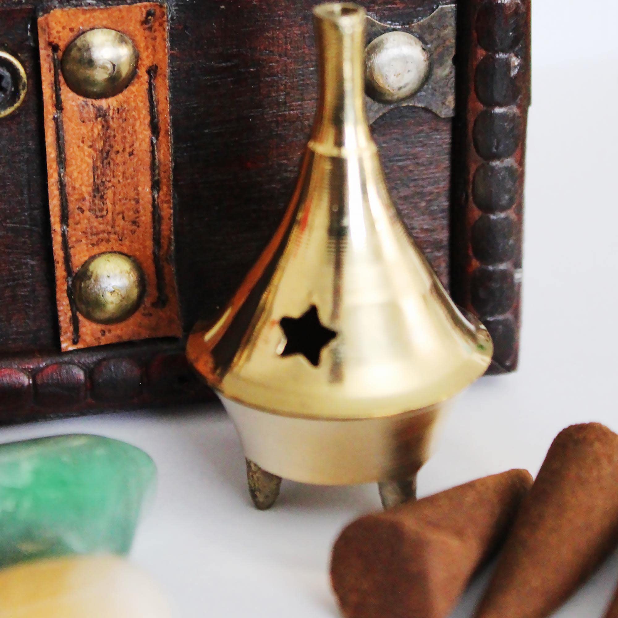 UnaLunaMoona Witchcraft Kit - 39 Essential Wiccan Supplies & Tools for Beginners | Complete Altar Starter Set with Witch Tools | Perfect for Wiccan Rituals, Spell Casting & Sacred Space Creation (Small Size)