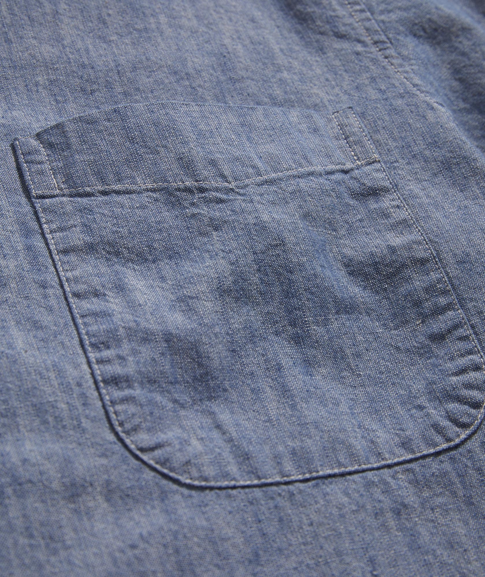 Vineyard Vines Men's Chambray Shirt | Casual Button Down Shirt for Men | Perfect for Summer Outfits, Beach Wear & Office Casual Style
