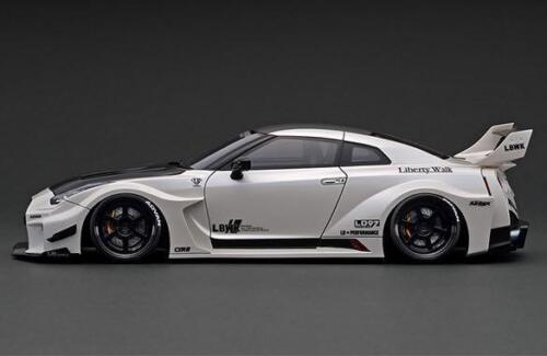 1:18 Scale Nissan Skyline GT-R R35 LB Works Silhouette Model Car - White with Ms. Kato Figure - Collectible Die-Cast Replica for Car Enthusiasts & Display - Perfect for Home Office Decor, Gift for Anime Fans & Model Car Collectors