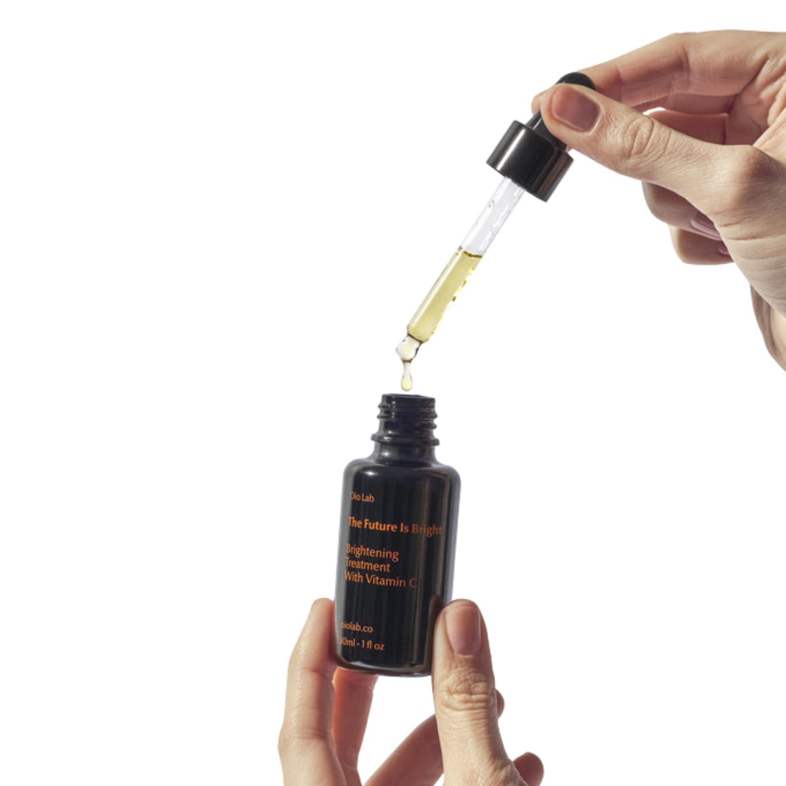 OIO Brightening Vitamin C Facial Oil – 15% Vitamin C, Organic Cold-Pressed Oils, Milk Thistle, Rosehip & Cranberry Seed | Hydrating, Fragrance-Free, 30ml | For Glowing Skin & Anti-Aging Care