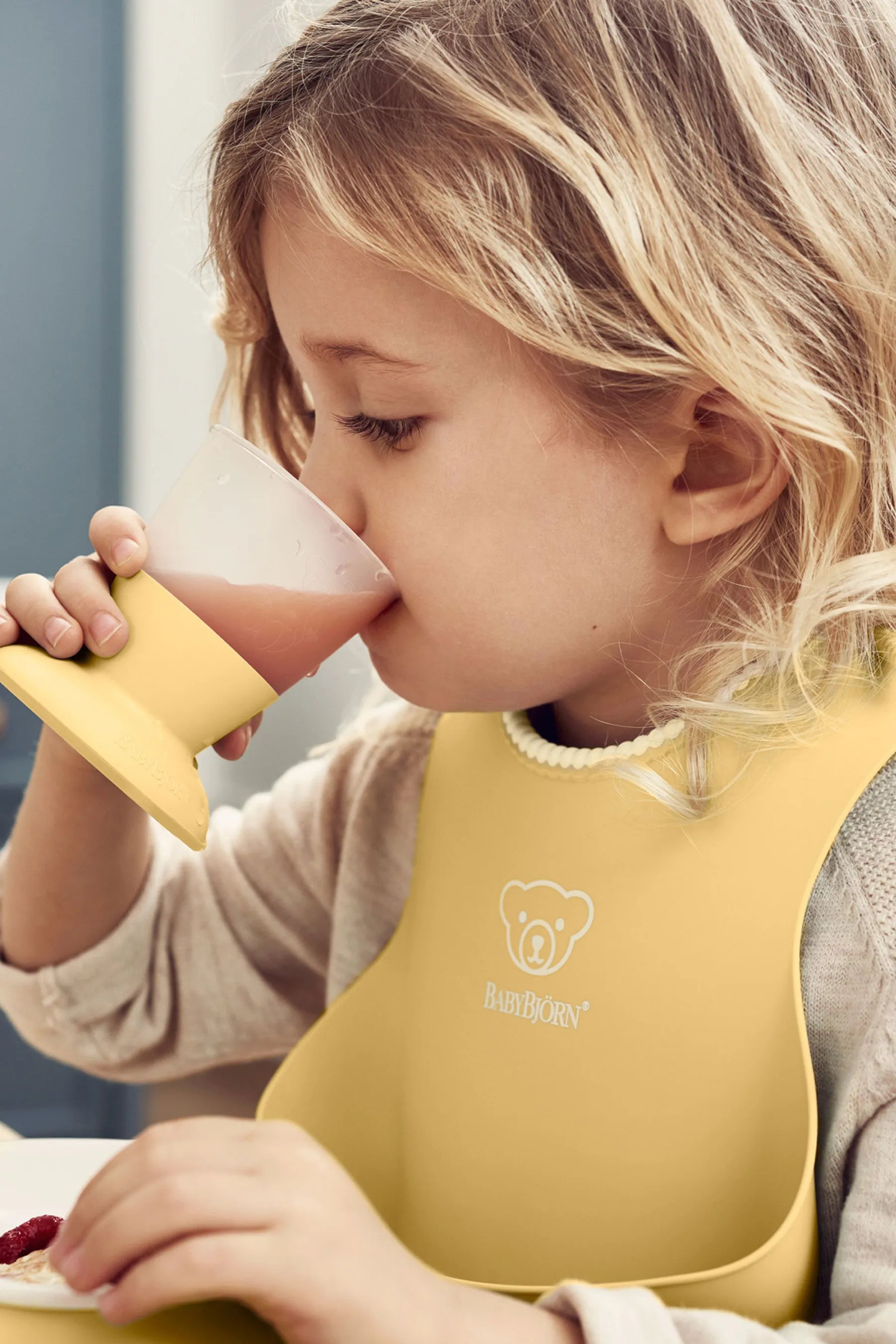 BabyBjorn Baby Bib - Soft & Adjustable Baby Feeding Bib for Mess-Free Meals - Perfect for Infants & Toddlers at Home or On-the-Go