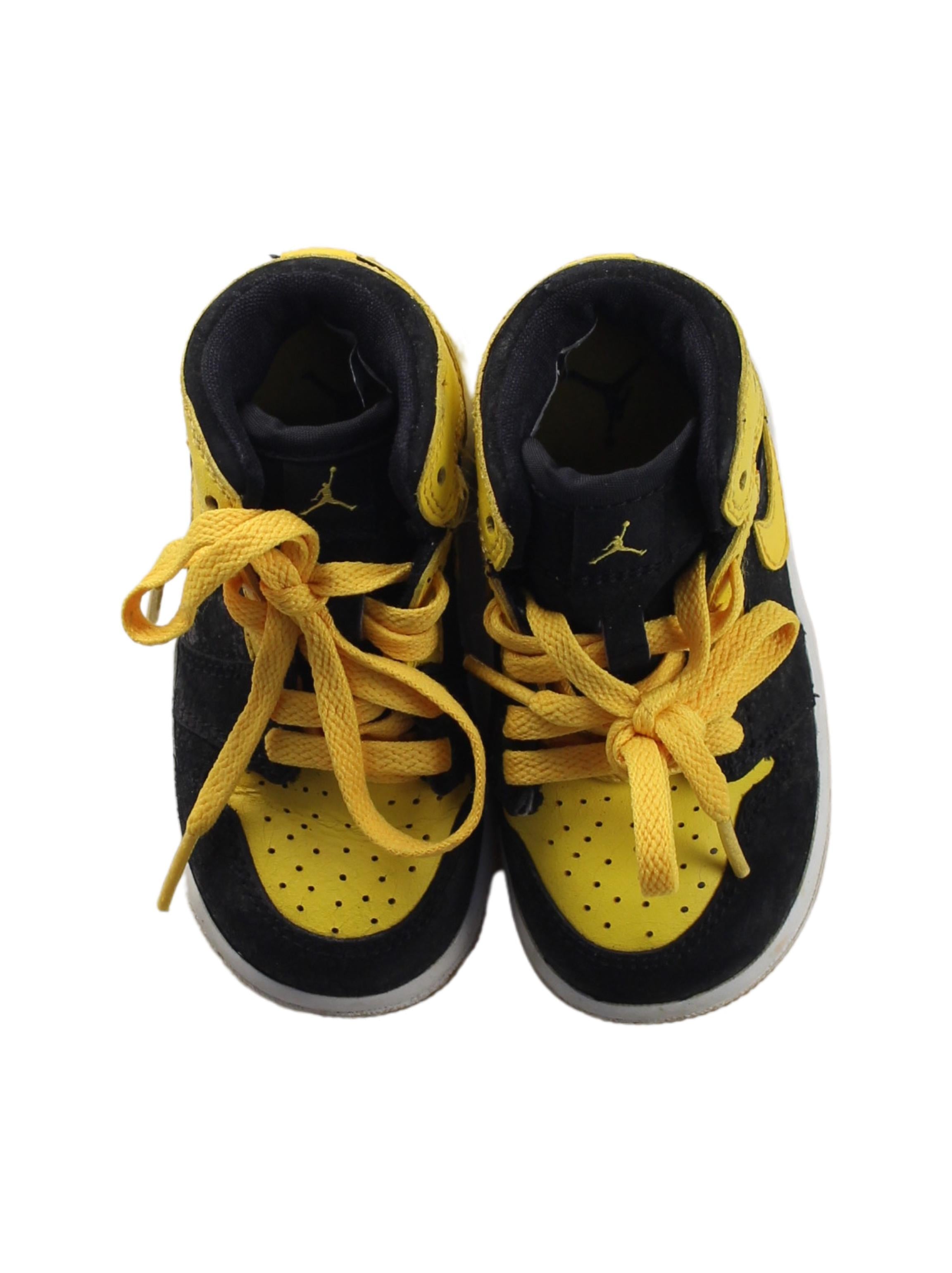 Air Jordan Retro Sneakers for Men - Size EU 21 - High-Top Basketball Shoes for Performance & Style - Perfect for Court Games, Streetwear & Casual Outfits