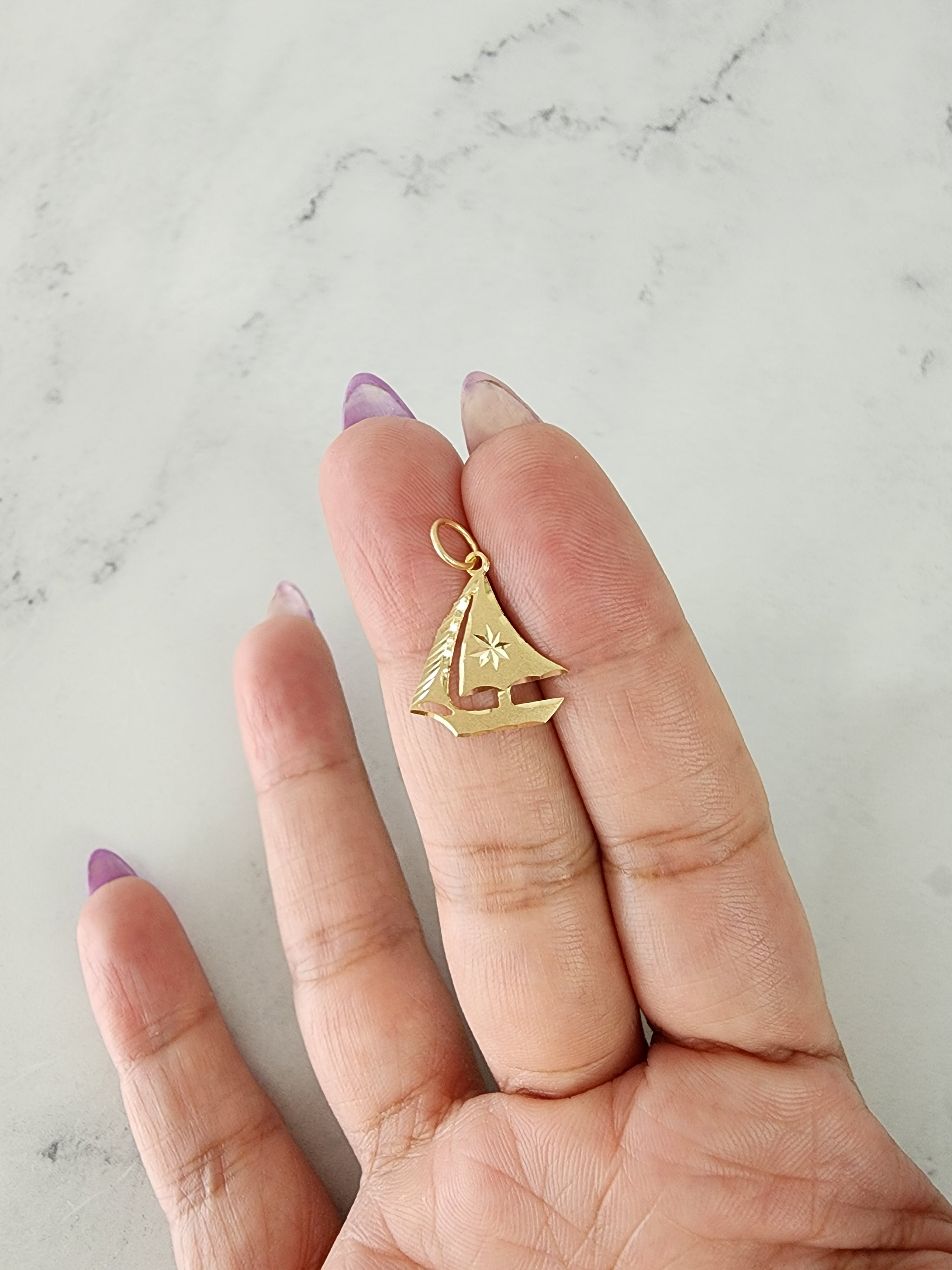 14K Yellow Gold Diamond-Cut Star Sailboat Pendant Necklace - Perfect for Gifts, Anniversaries & Nautical-Themed Jewelry Collections