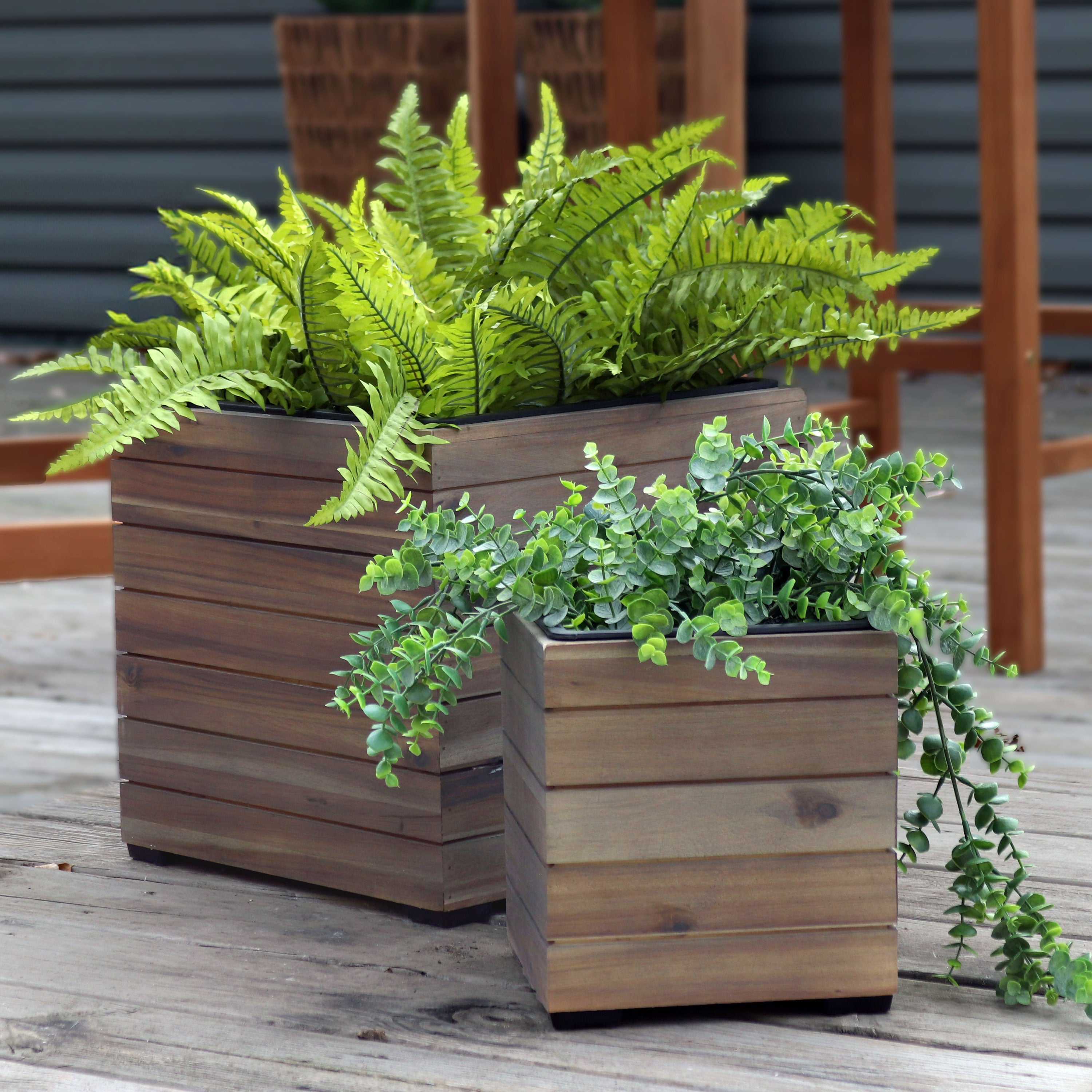 Sunnydaze 2-Piece Wooden Planter Box Set with Plastic Liners - Outdoor Garden Decor for Flowers, Herbs & Plants - Perfect for Patio, Balcony & Backyard Gardening
