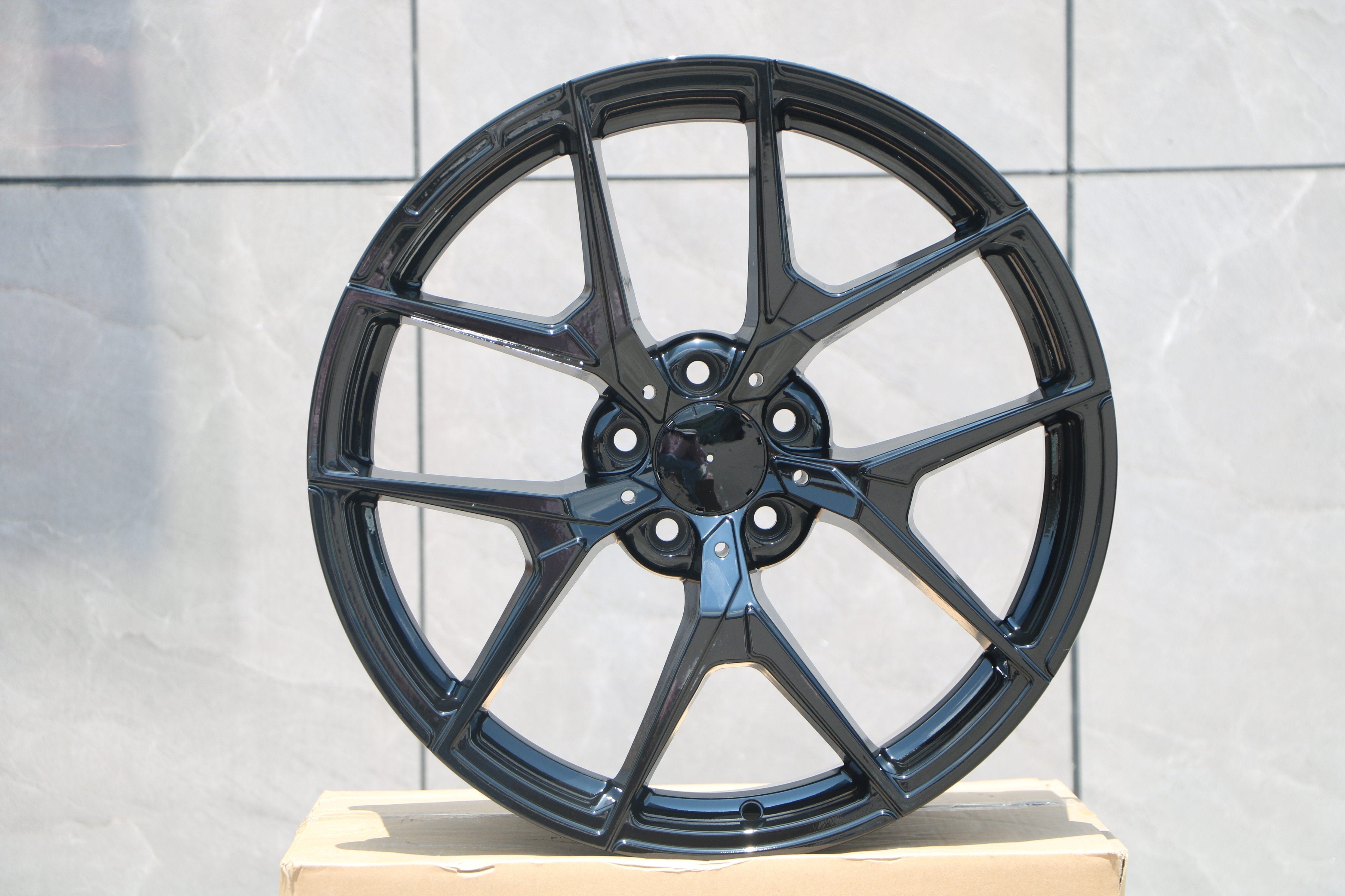18-Inch Spoke Style Alloy Wheels for Mercedes Benz C207 C250 C300 C350 CLA250 E350 GLC300 GLC350 - Perfect Upgrade for Luxury Sedans & SUVs