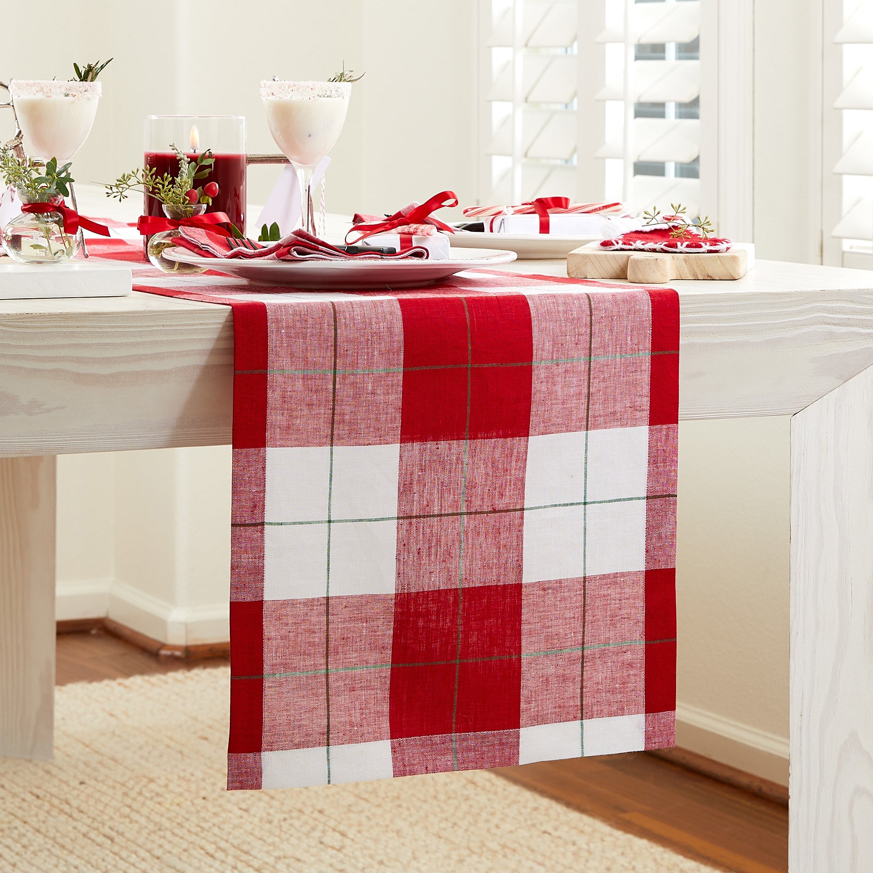 Festive Plaid Table Runner for Christmas - Holiday Dining Decor & Party Table Setting