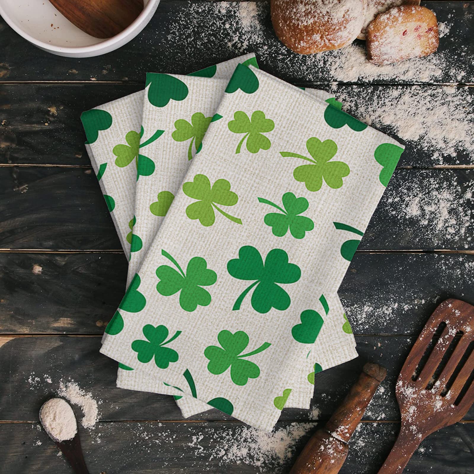 St. Patrick's Day Green Clover Leaf Kitchen Towels - 18x28 Inch Lucky Shamrock Microfiber Cleaning Cloths | Super Absorbent & Reusable Dish Towels, Tea Towels & Bar Towels for Kitchen Cleaning, Drying Dishes & Decorating