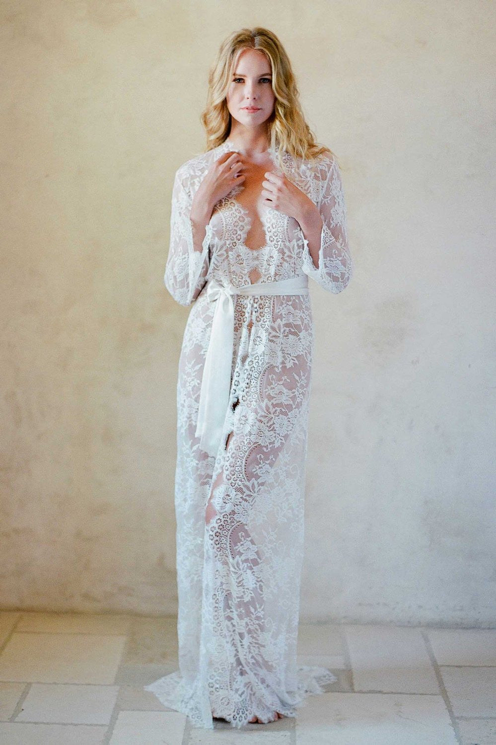 Elegant Swan Queen Ivory Lace Bridal Robe Gown with Scalloped Train - Perfect for Wedding, Bridal Shower, and Honeymoon Photoshoots